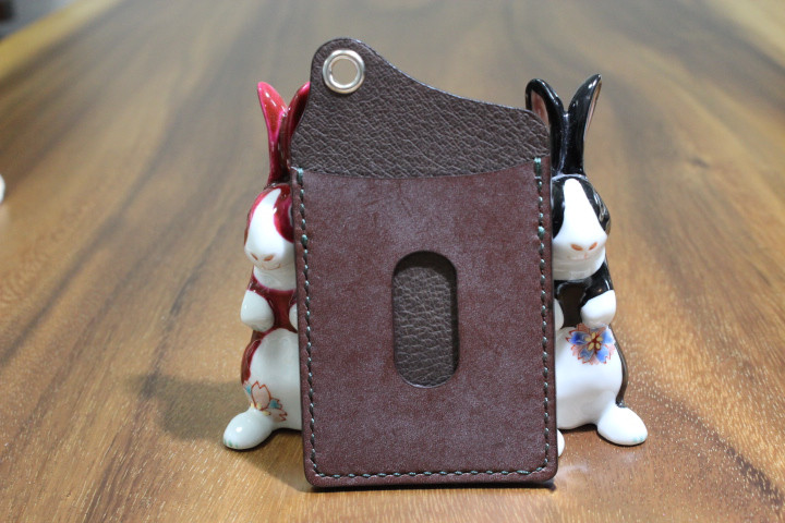 Ｈｅａｒｔ＆Ｄｉａ　手縫い　カラビナチェーン付き単パスケース　ブライドルレザー（ブラウン）