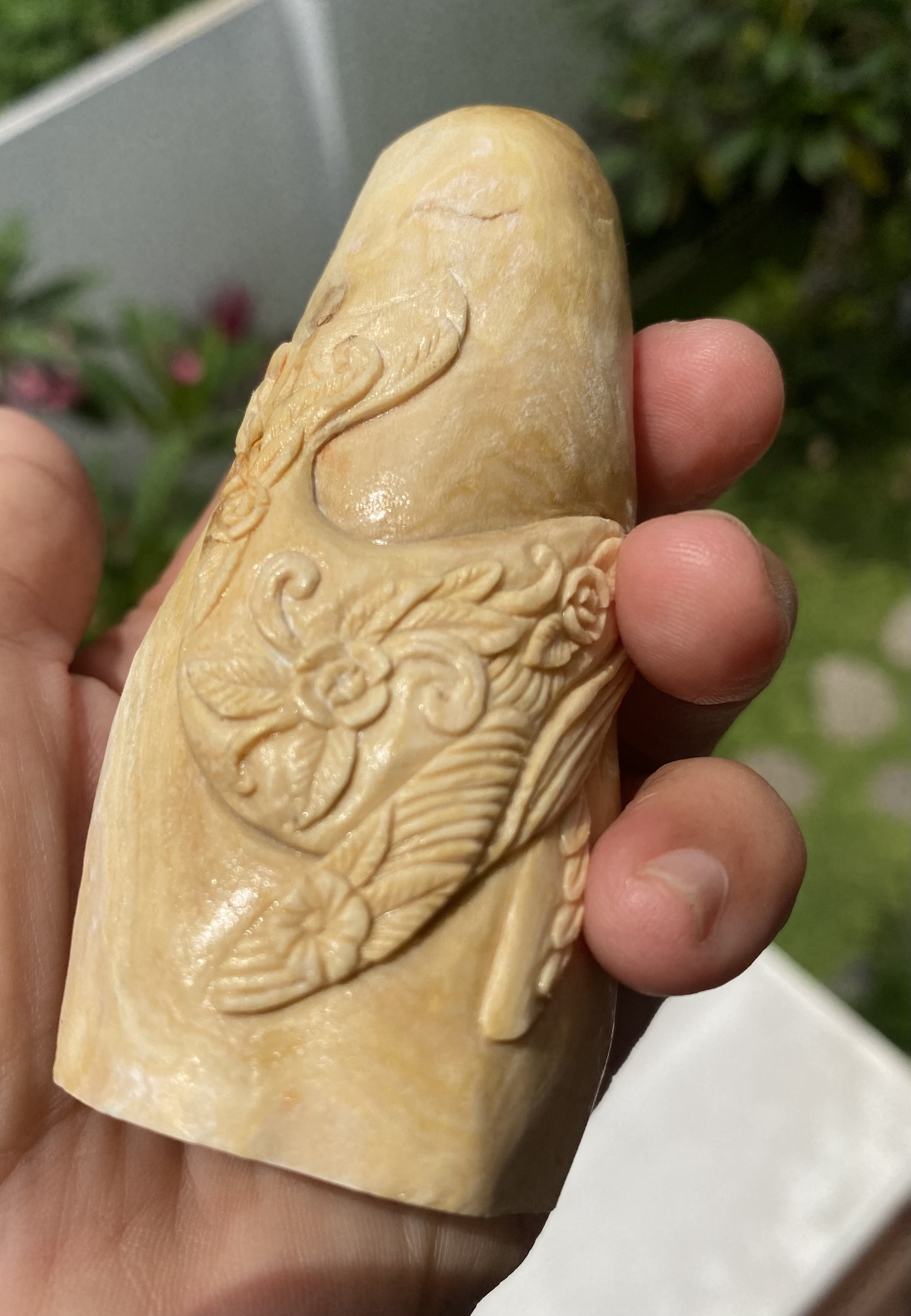 【ホワイトウリ】お花の鯨彫刻★小さな置物