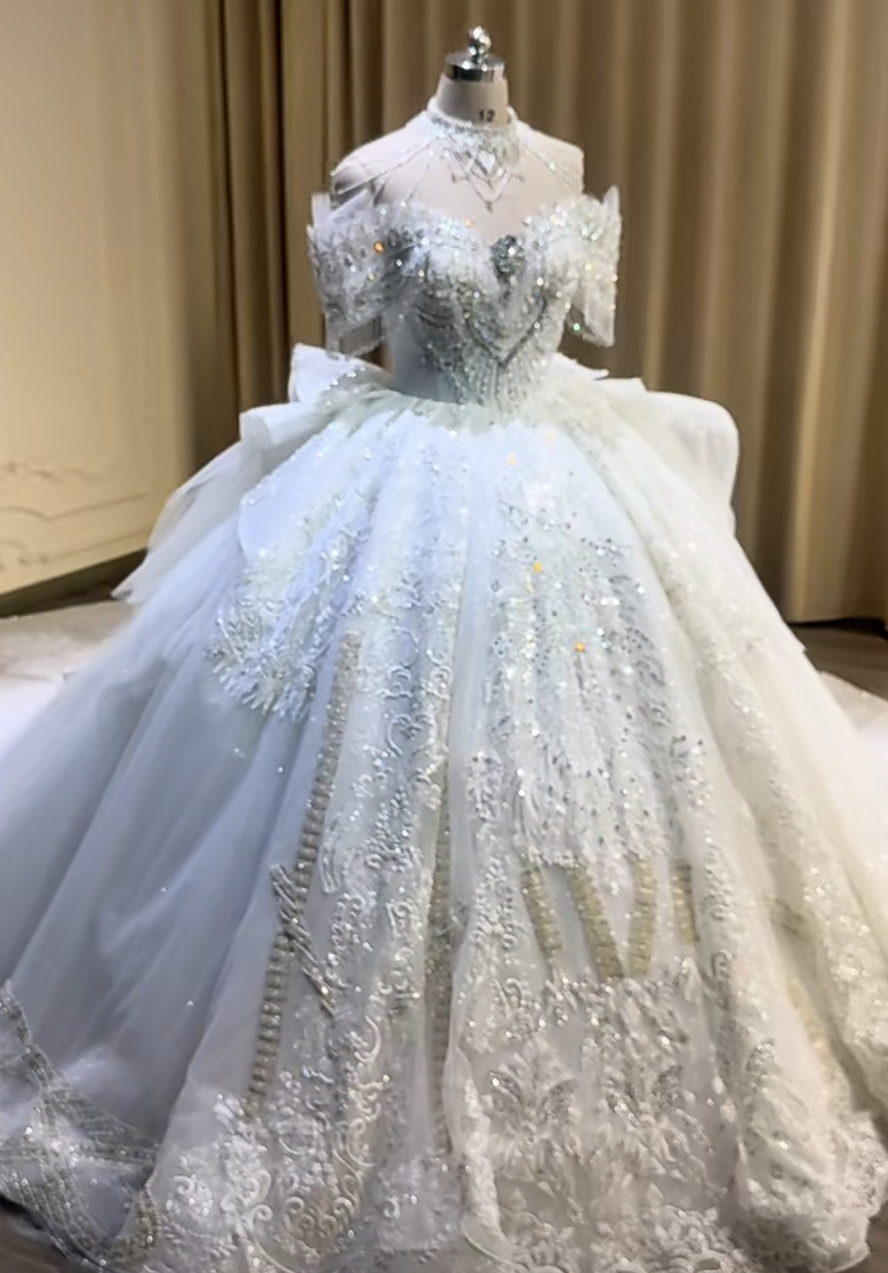 買わないと損！大きいサイズ　二の腕カバー　ボリューム　大きいサイズ　可愛いレースダー可能　上質なドレス　細見えシルエット