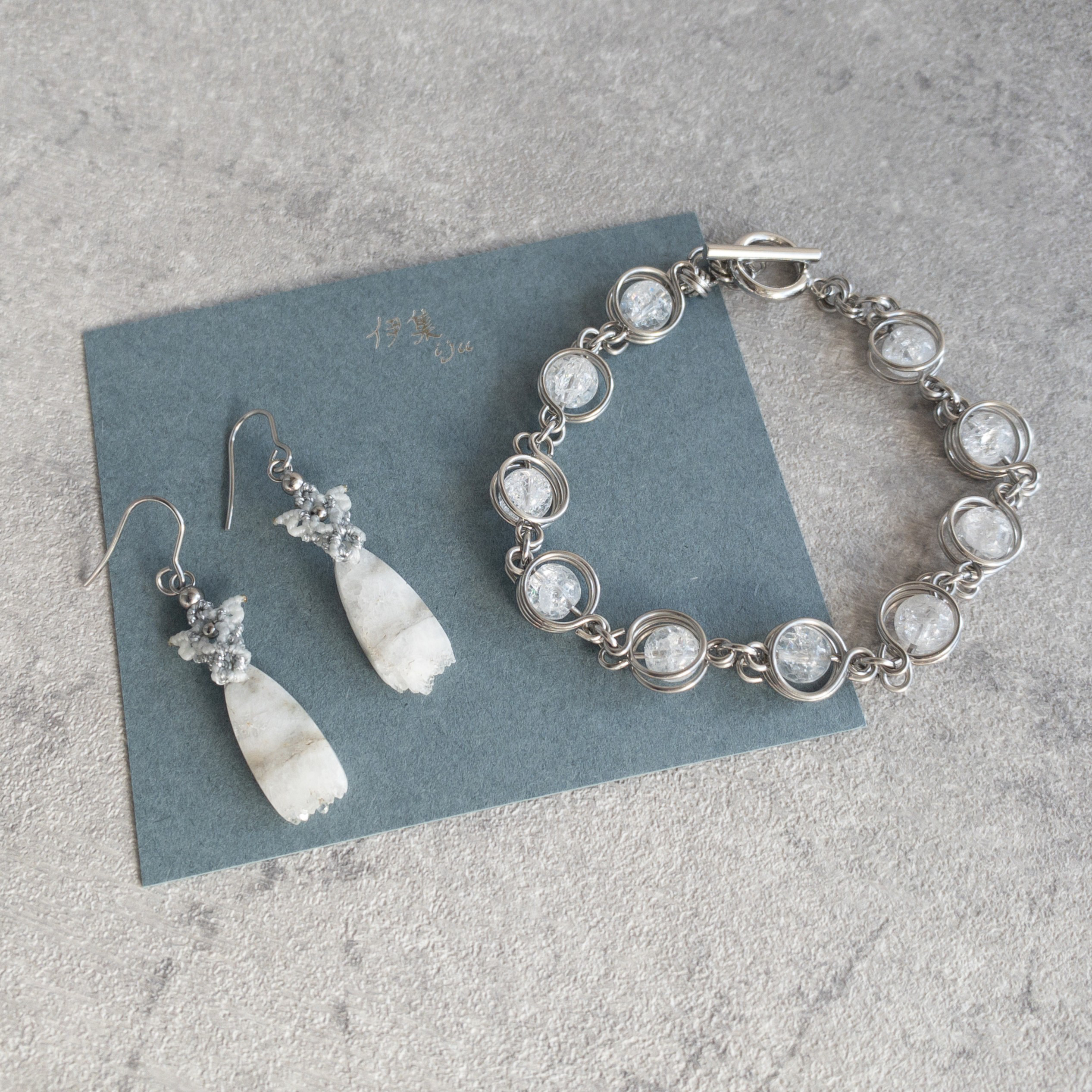 シルバリーホワイトの天然石ブレスレット&ピアス セット