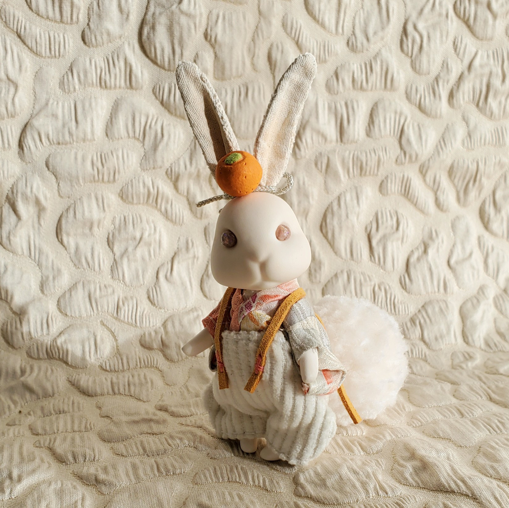 小さな手乗りのうさぎさん　　鏡もちうさぎさん