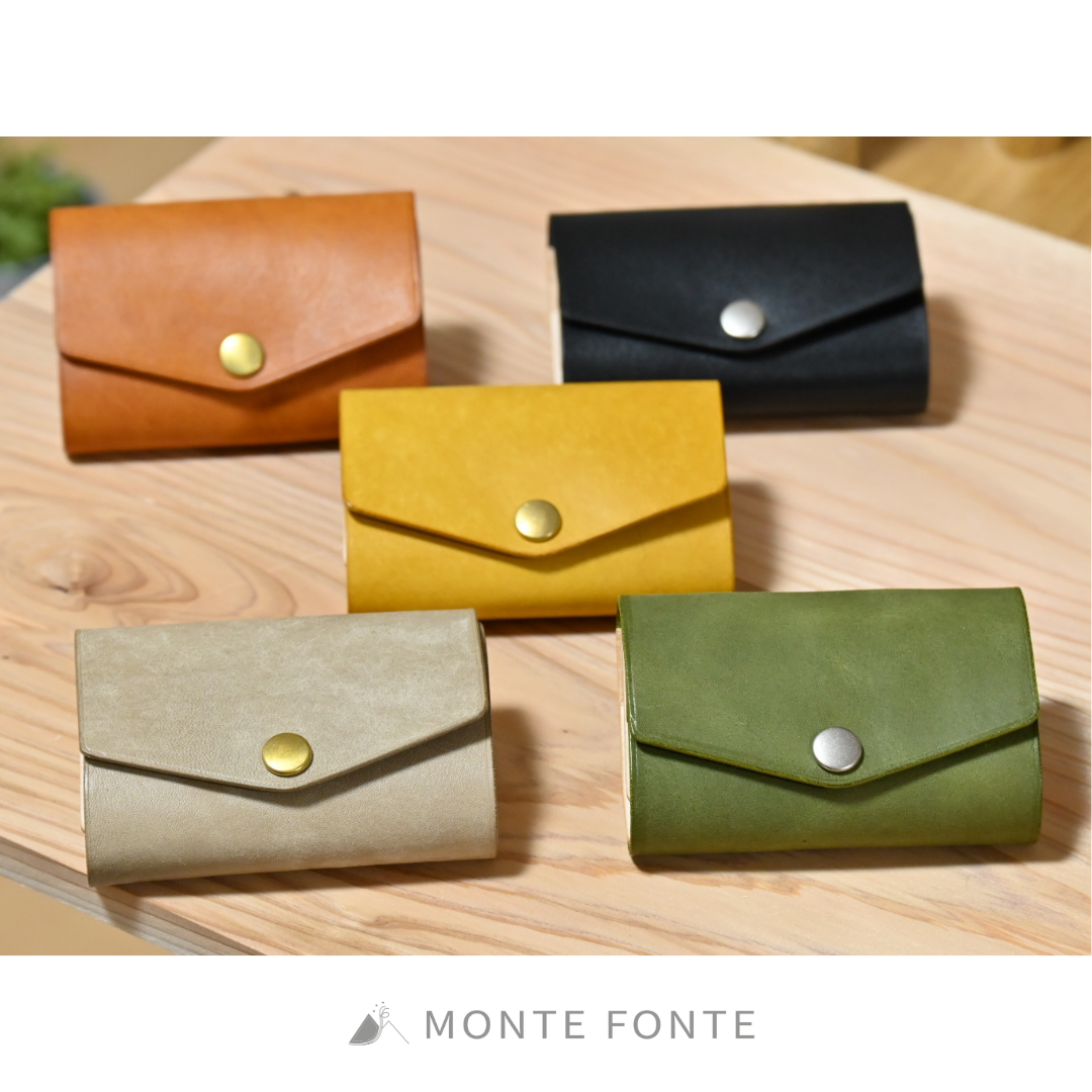 【手縫い・本革】最小のサイズに、最大の機能。カードと小銭を収める三つ折りミニ財布