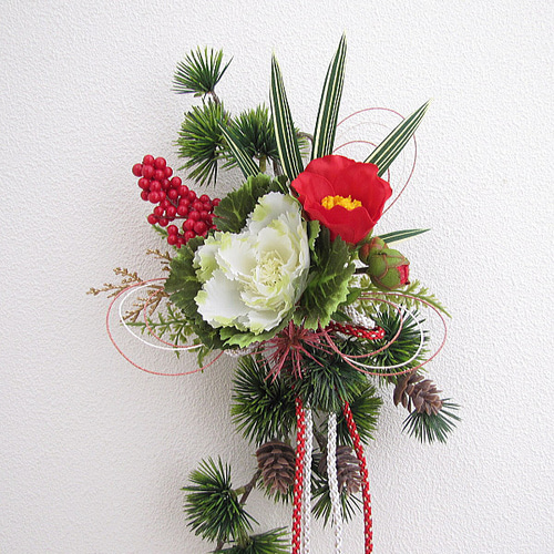 お正月飾り～松・椿・葉牡丹・水引・飾りひも入り壁飾り 造花