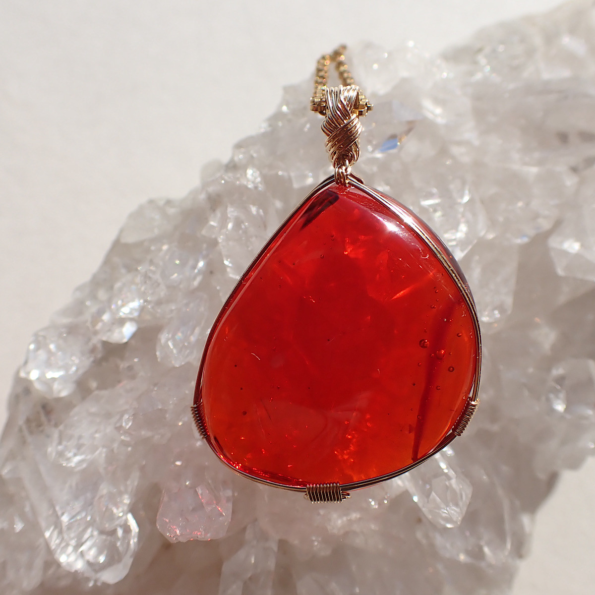 女神巻き®︎アンダラクリスタル《レッド》のペンダントトップ