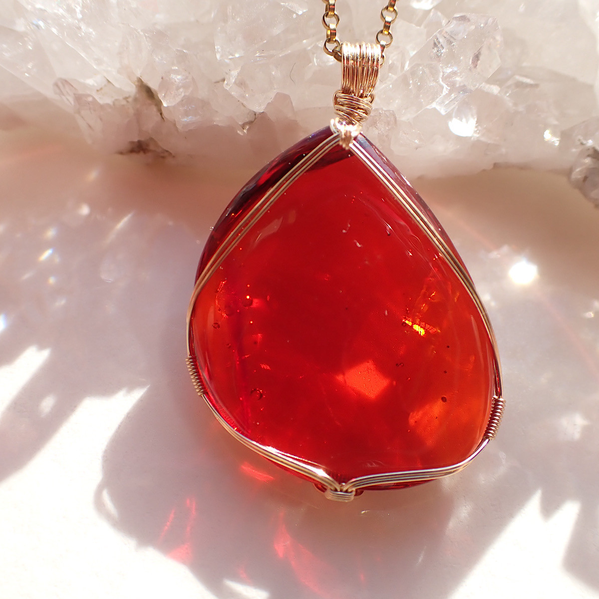 女神巻き®︎アンダラクリスタル《レッド》のペンダントトップ