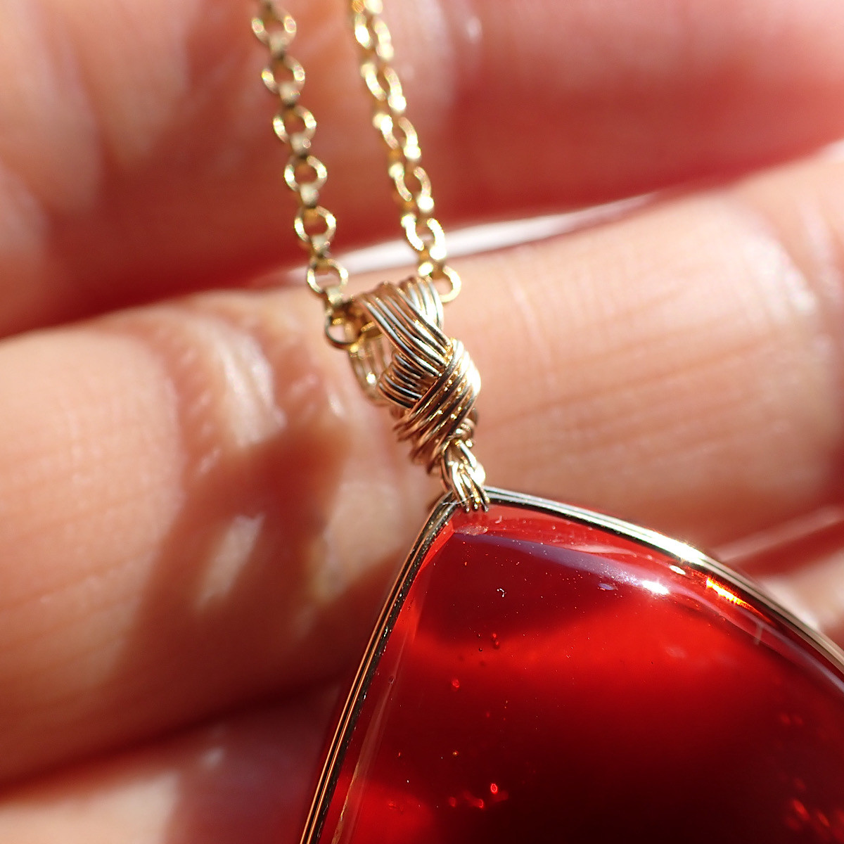 女神巻き®︎アンダラクリスタル《レッド》のペンダントトップ