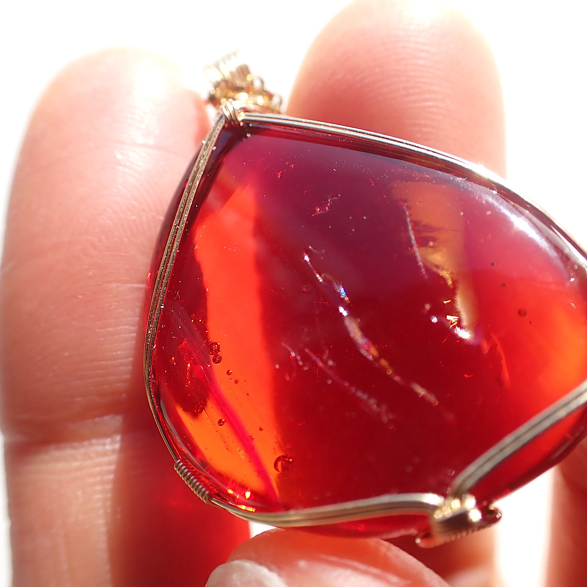 女神巻き®︎アンダラクリスタル《レッド》のペンダントトップ