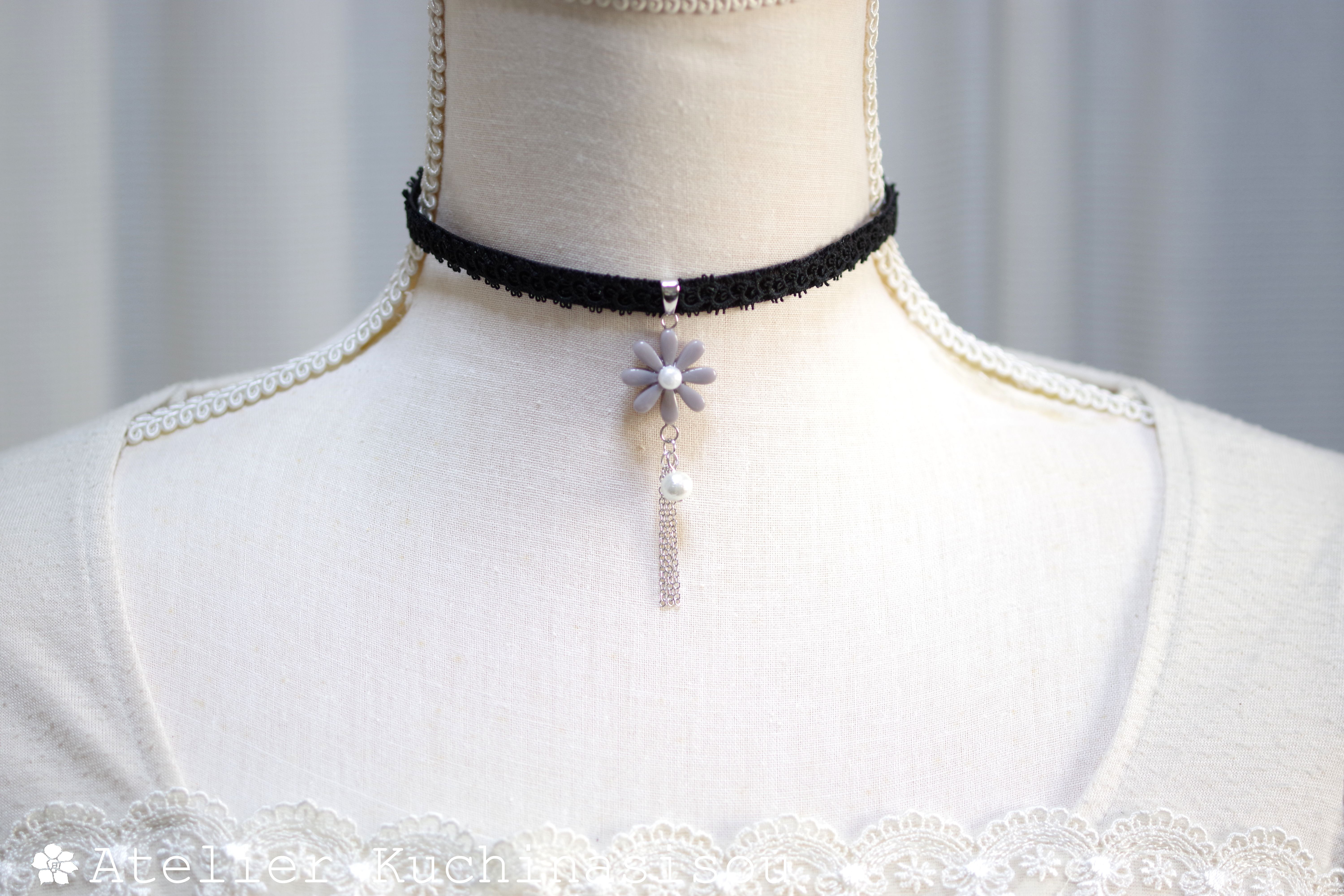 【受注製作】レジンアート　お花モチーフとタティングレースとベルベットリボンのチョーカー〈雪女の恋〉
