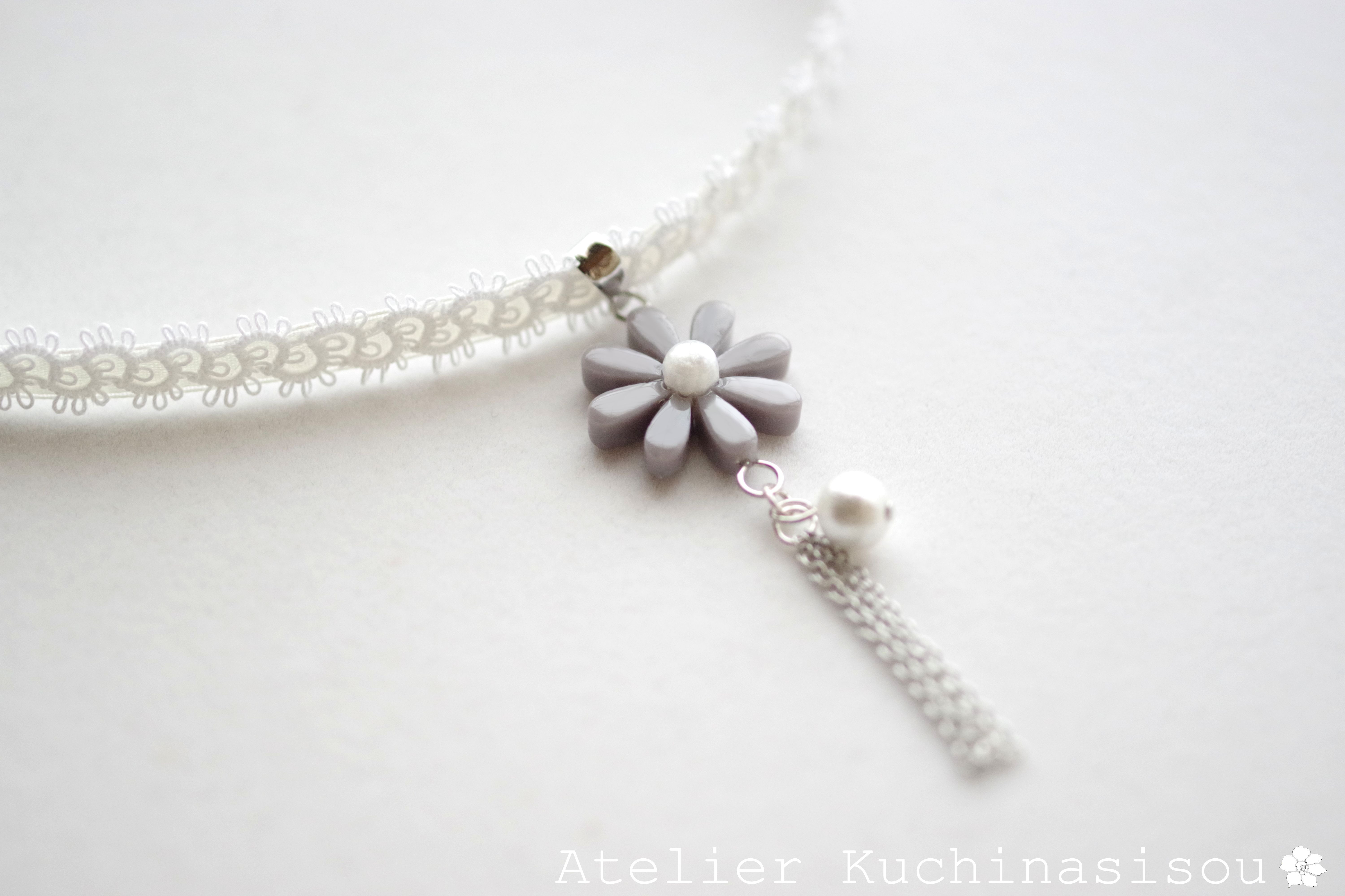 【受注製作】レジンアート　お花モチーフとタティングレースとサテンリボンのチョーカー〈雪女の恋〉