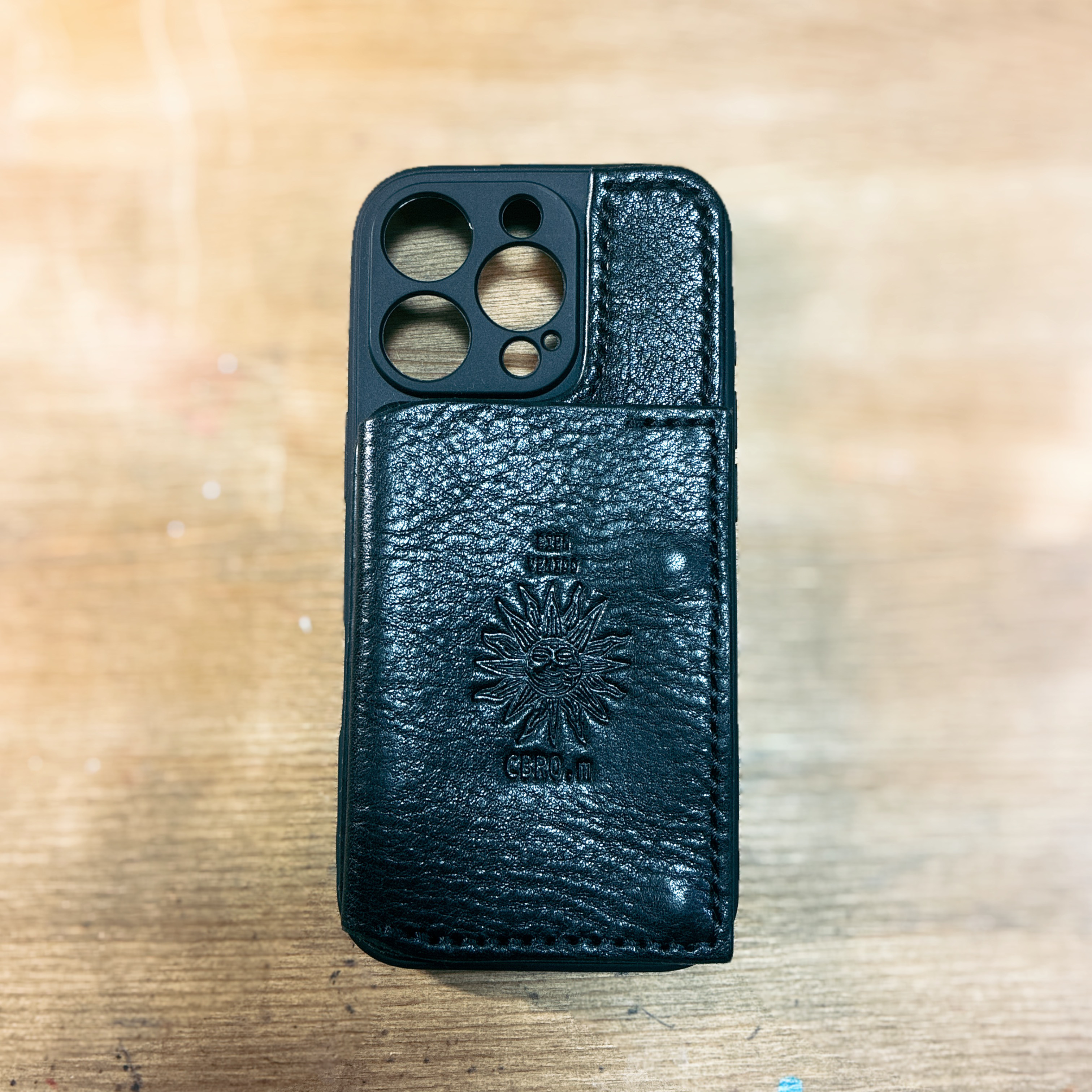 iPhone16 PRO MAX用 レザーケース｜オイルレザーのカード収納付き本革ケース（最大6枚・キャッシュレス対応）