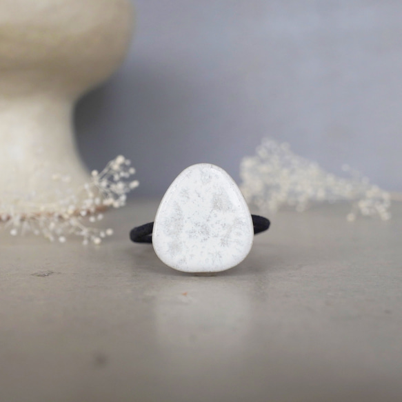 TH-102 | Mino Ware 復古瓷磚髮圈（雪景圖案，皮革飾面） 第2張的照片