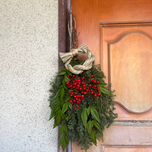 松の内まで｜即日発送】南天とヒムロスギの迎春スワッグ｜生花から