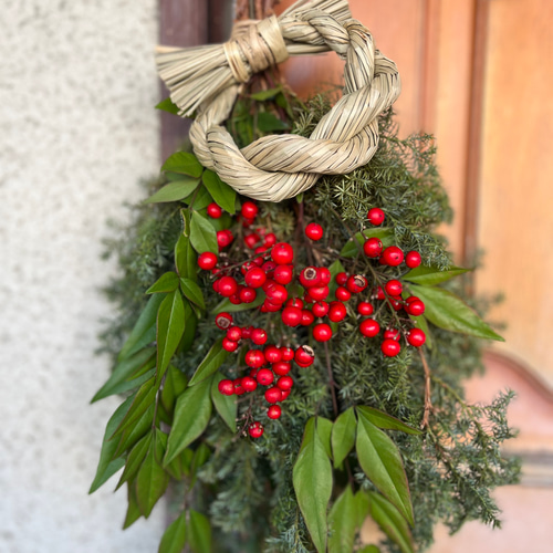 松の内まで｜即日発送】南天とヒムロスギの迎春スワッグ｜生花から
