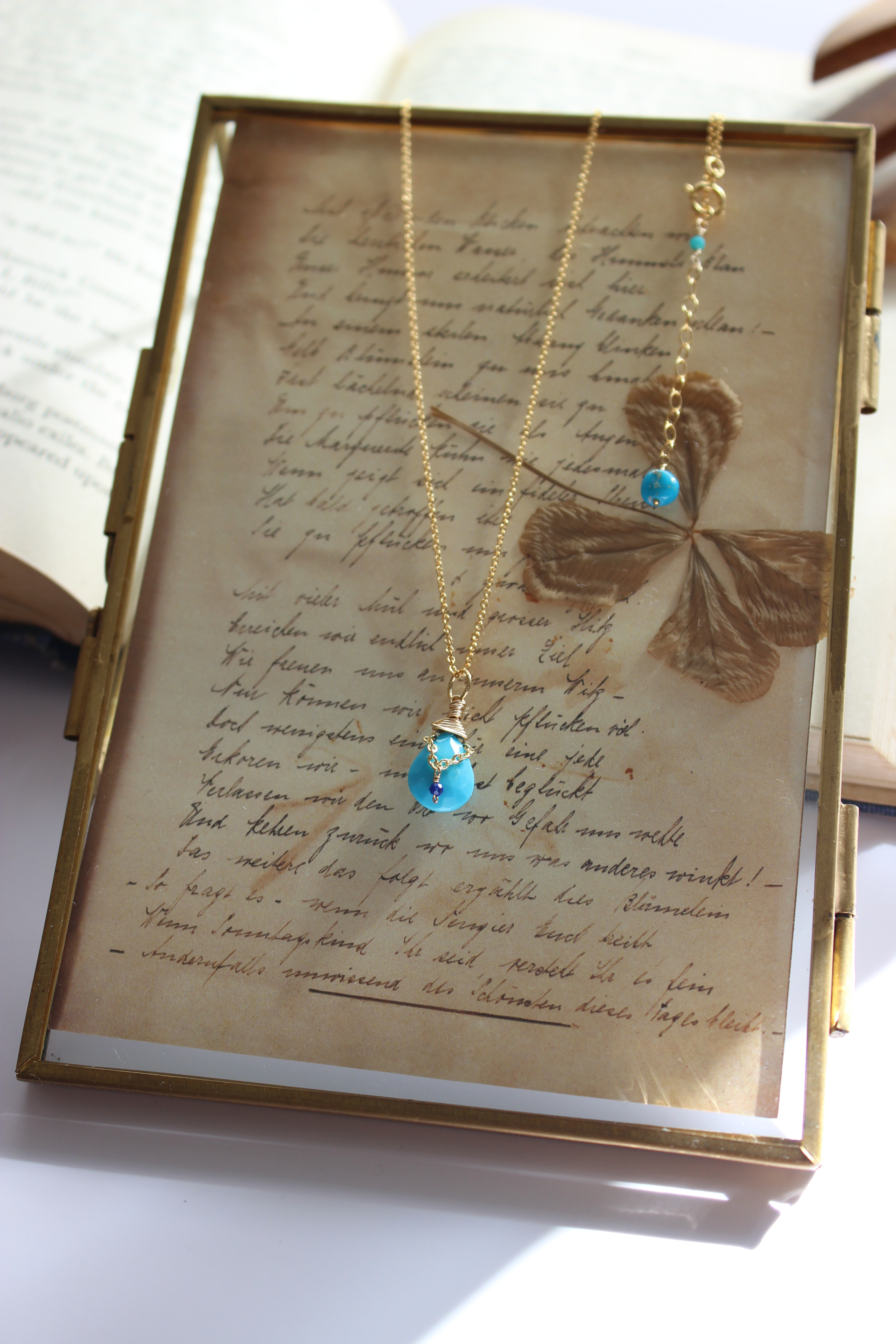 【希少石_12月誕生日石】スリーピングビューティーターコイズとひと粒ラピスネックレス