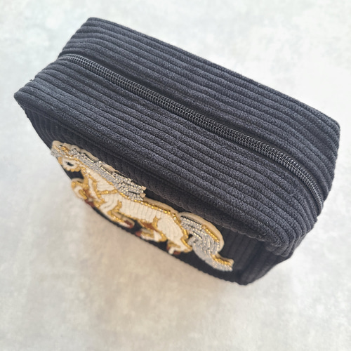 ビーズ刺繍の馬モチーフポーチ｜コーデュロイ｜化粧ポーチ・サニタリー