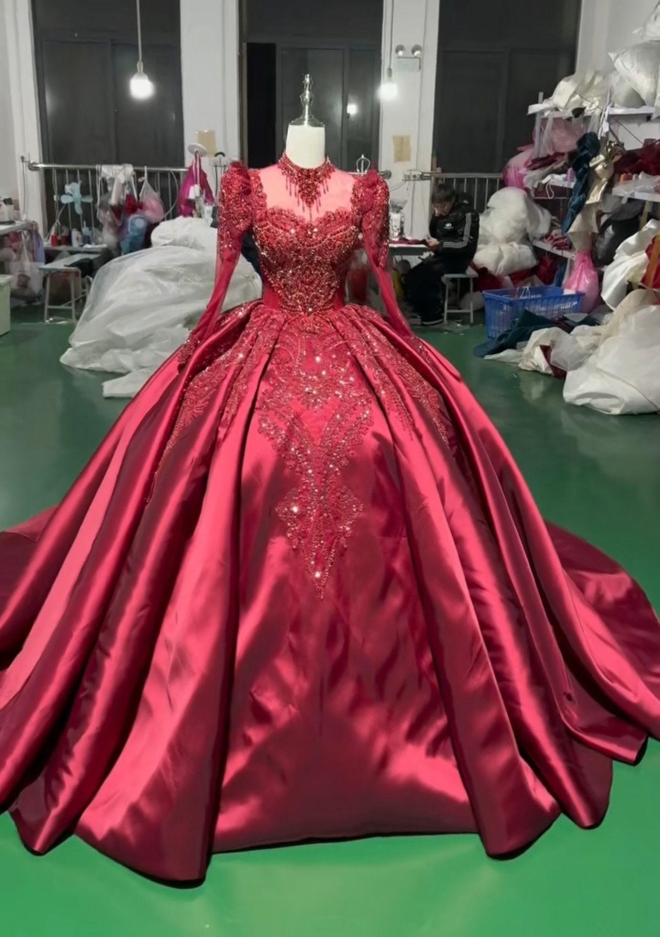 お買い得　白可能　赤　ワインレッド　レーススカート　スクエアネック　サイズオーダー可能　背中見せ　編み上げ　二次会前撮り