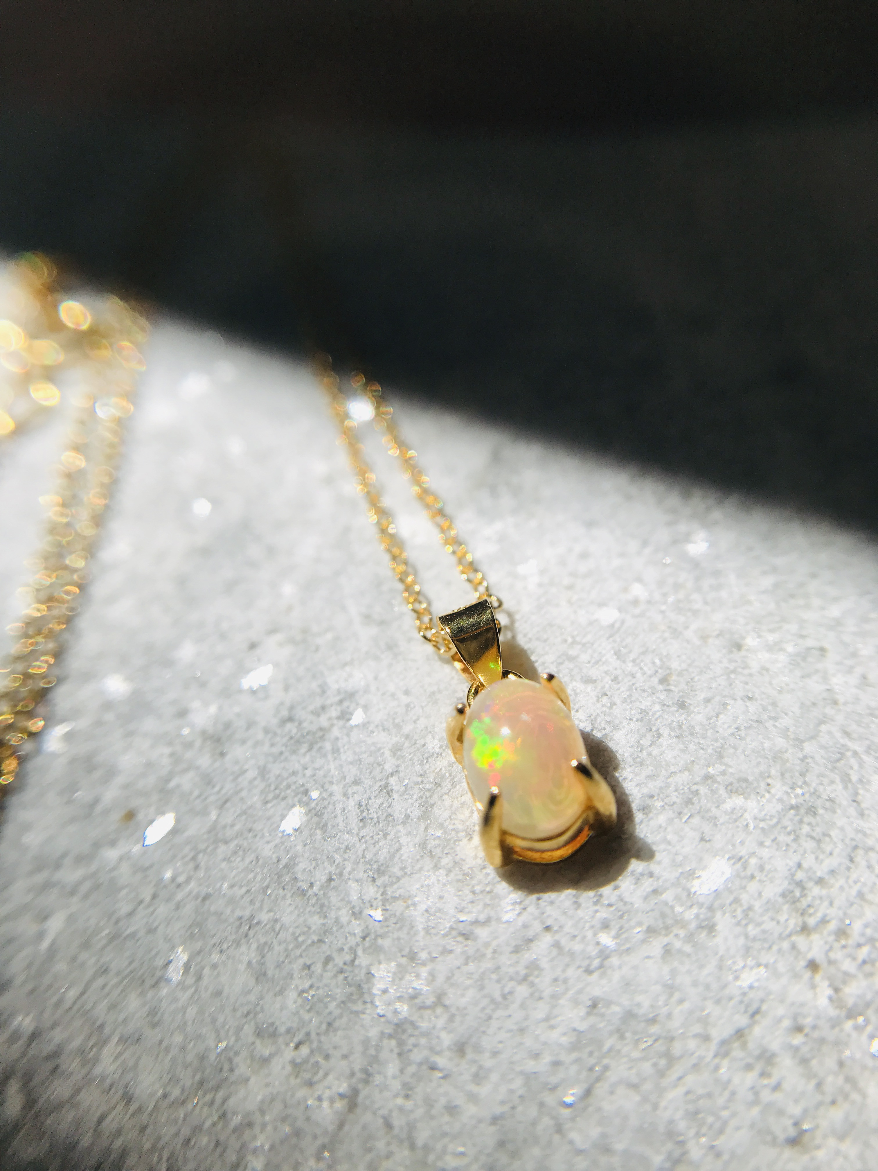 オパールカボション　ネックレス　gold