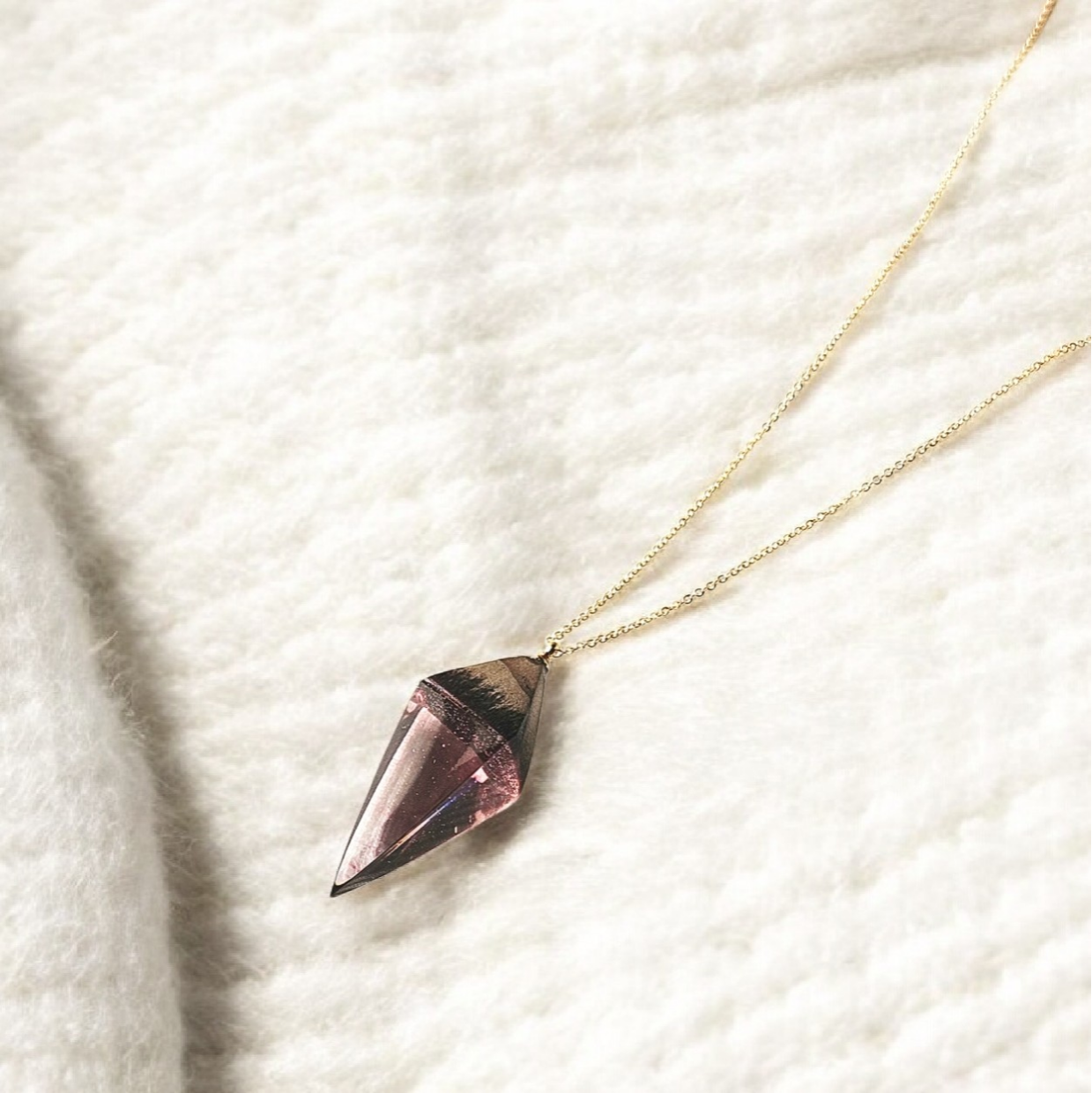 〜上質素材で叶えるさりげない華やぎ〜【神代杉】ウッドレジンネックレス