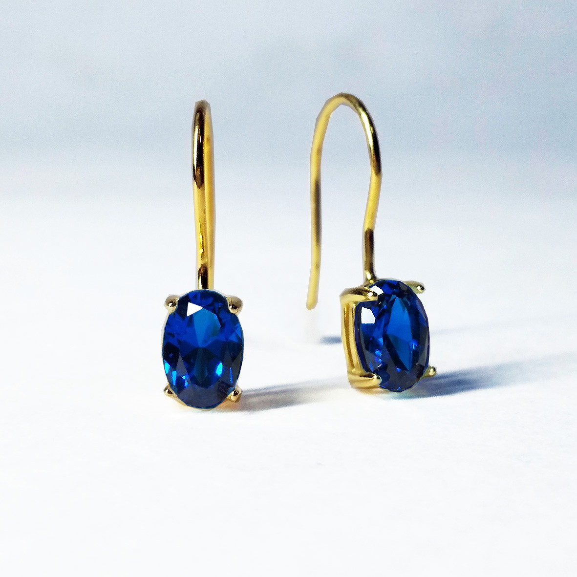 美しい輝き。ブルースピネル (オーバルカット6×4mm)　フックピアス　[送料無料]