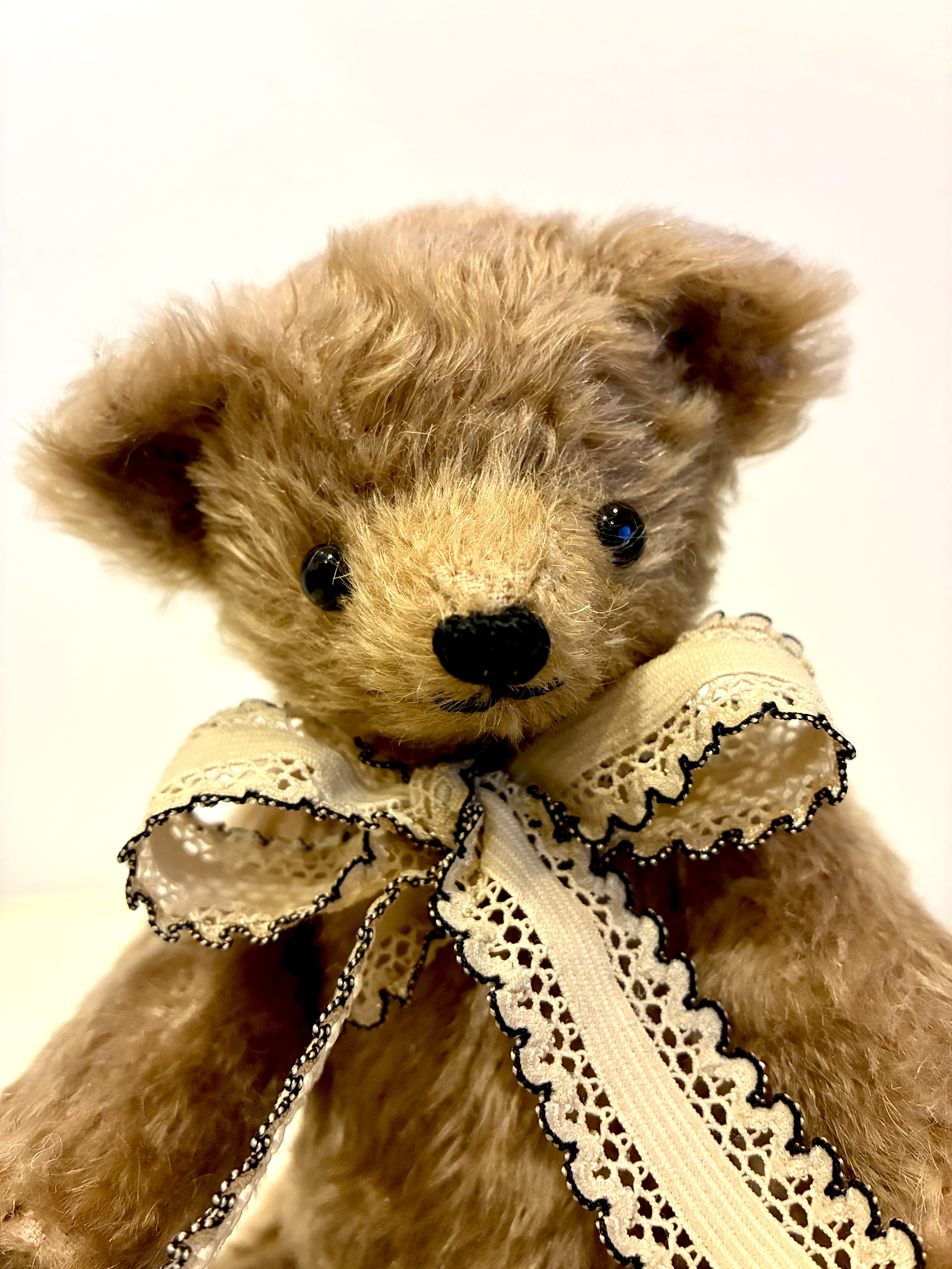 アイボリーのリボンのテディベア 〜24cm〜 ぬいぐるみ sanatio 通販
