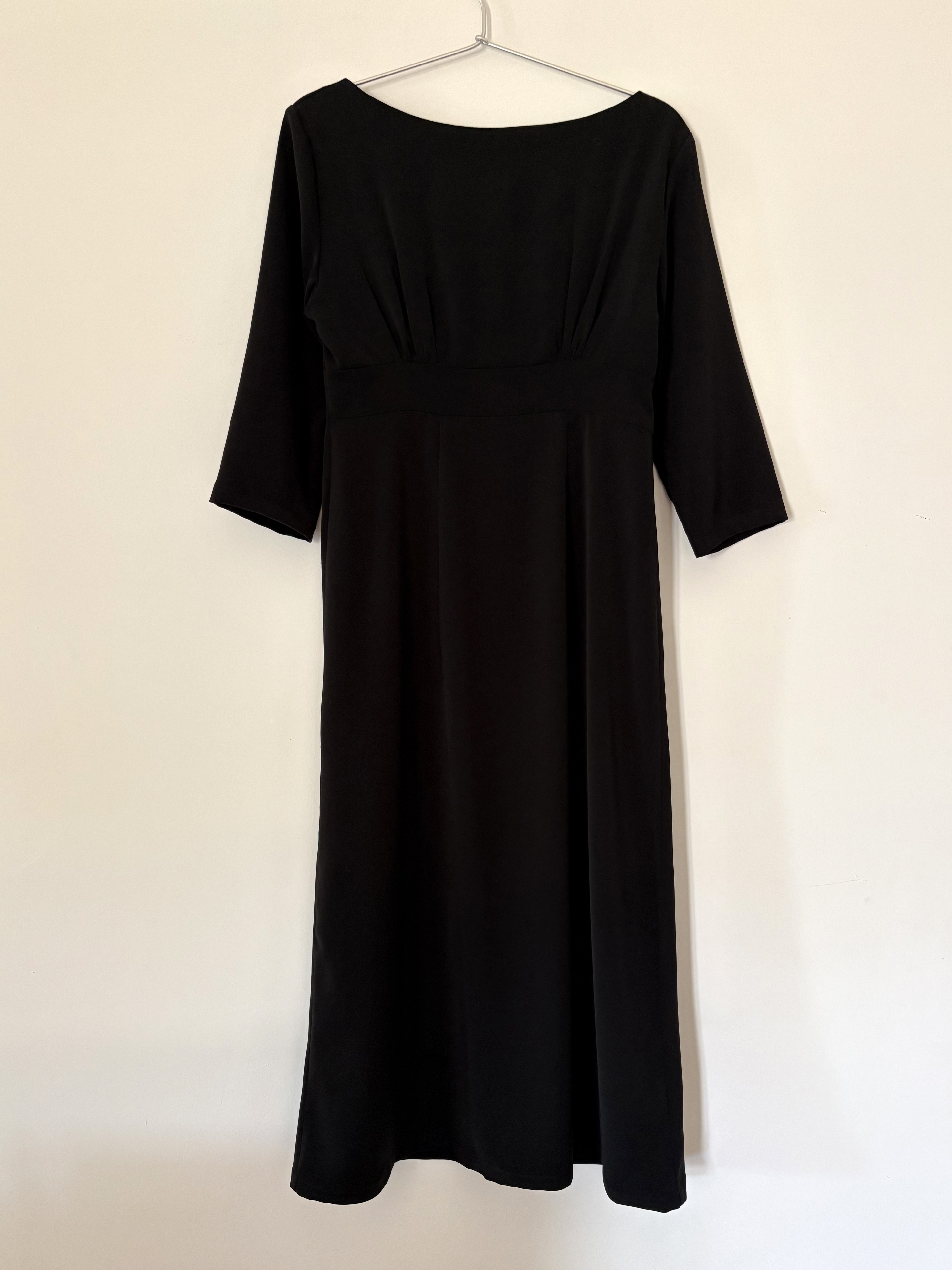 大人のためのきちんと感のある上品フォーマルワンピース。ギャザー入り。Ｓ〜L。送料無料