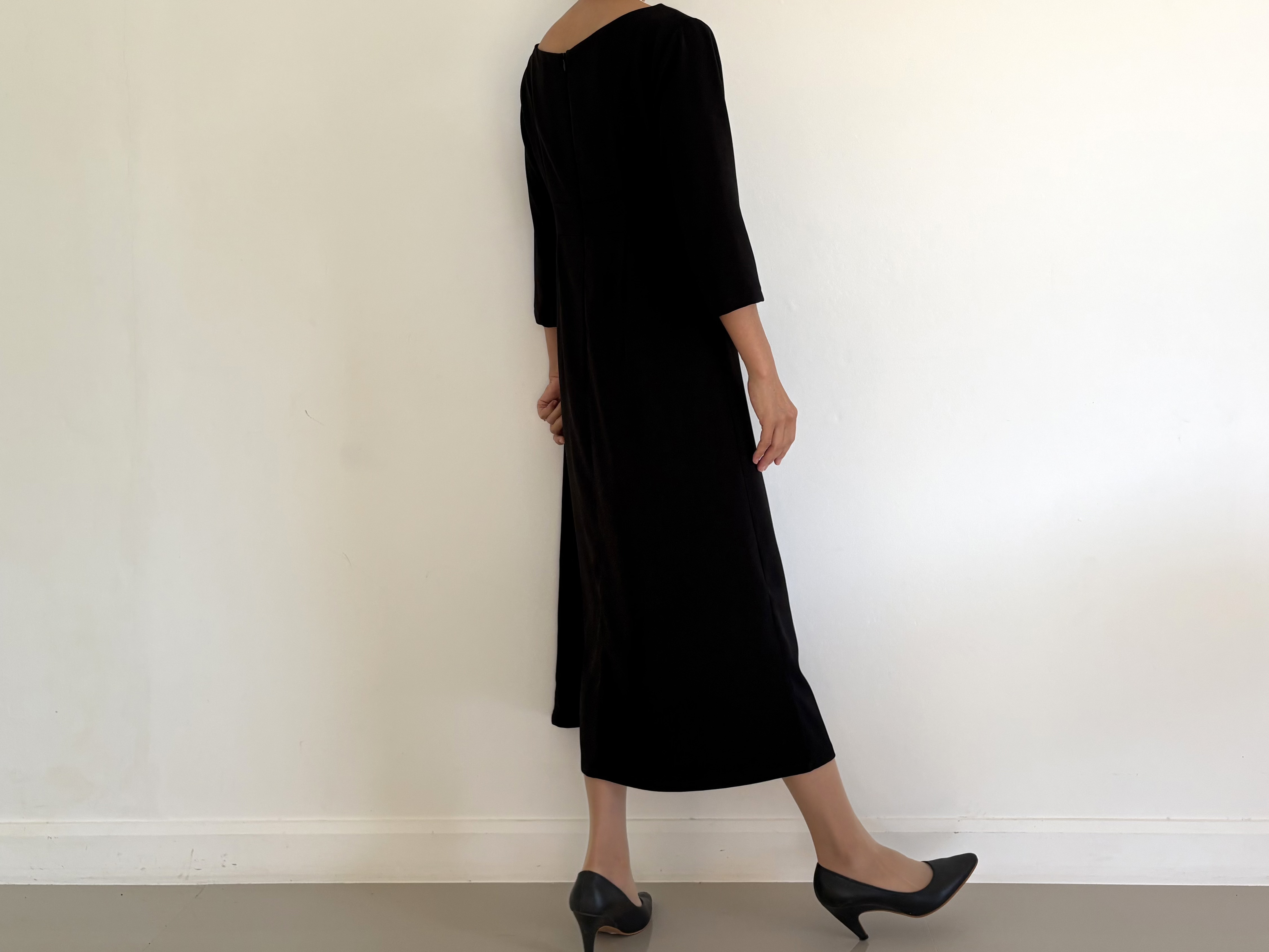 大人のためのきちんと感のある上品フォーマルワンピース。ギャザー入り。Ｓ〜L。送料無料