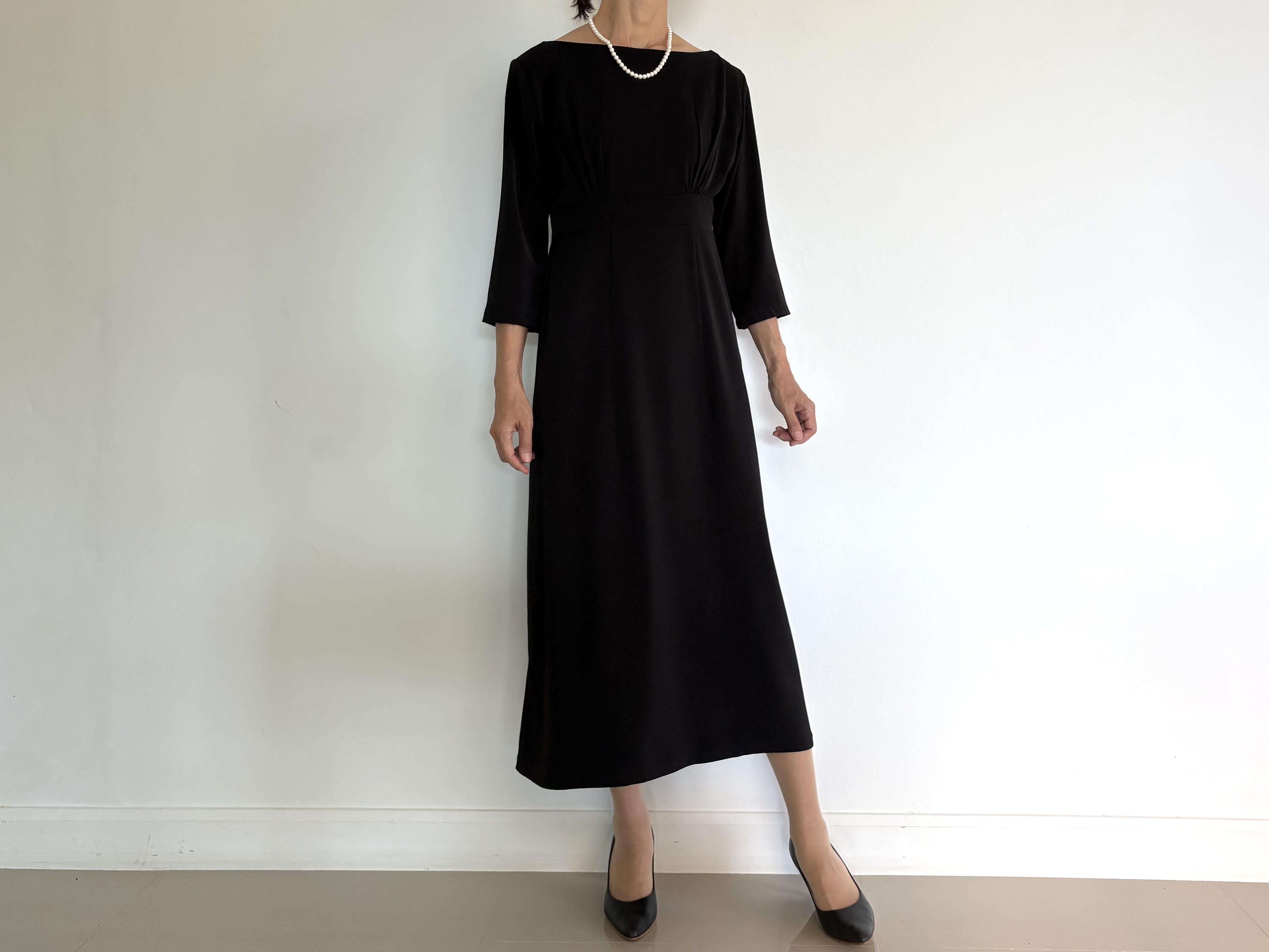 大人のためのきちんと感のある上品フォーマルワンピース。ギャザー入り。Ｓ〜L。送料無料