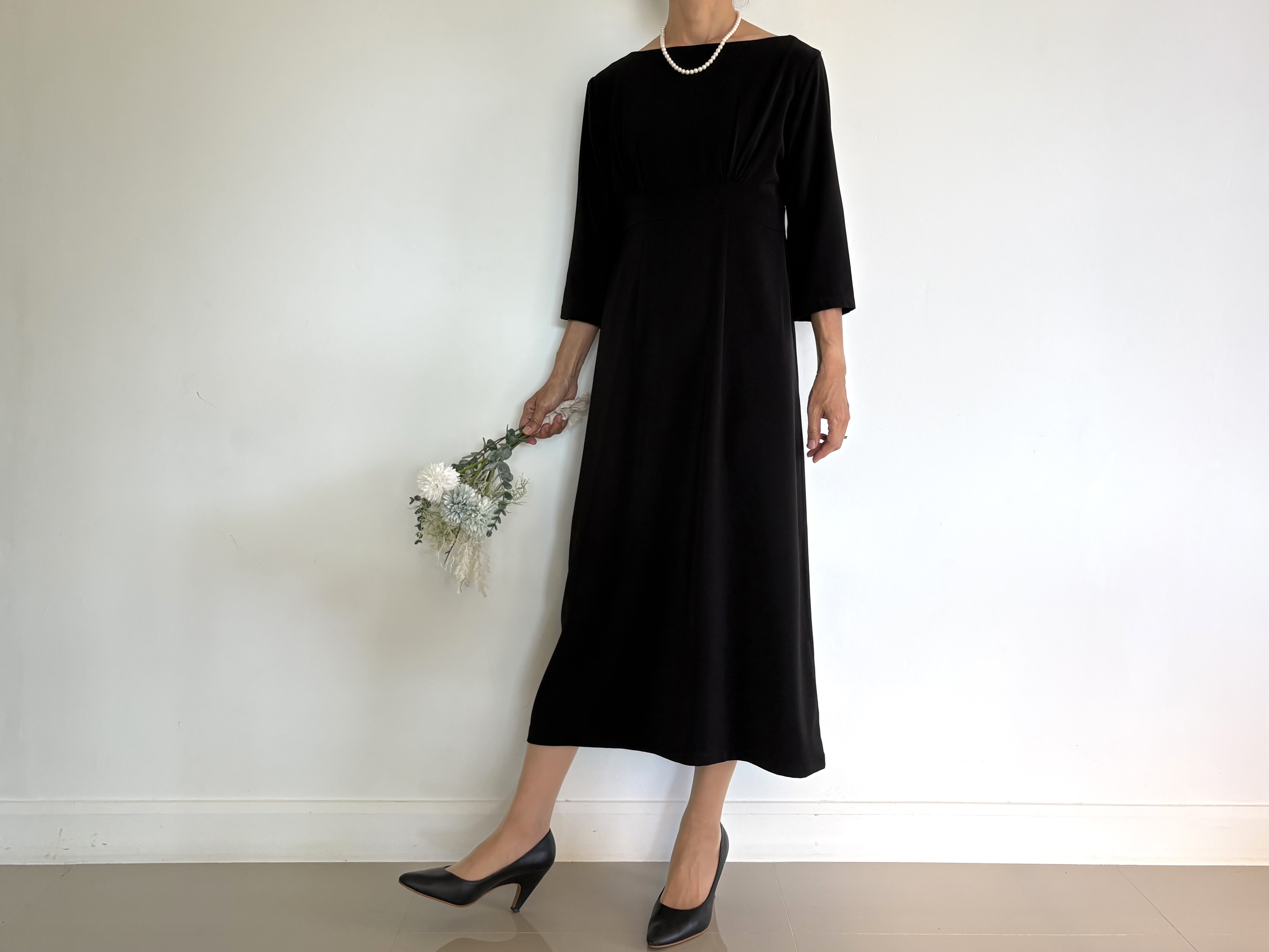 大人のためのきちんと感のある上品フォーマルワンピース。ギャザー入り。Ｓ〜L。送料無料