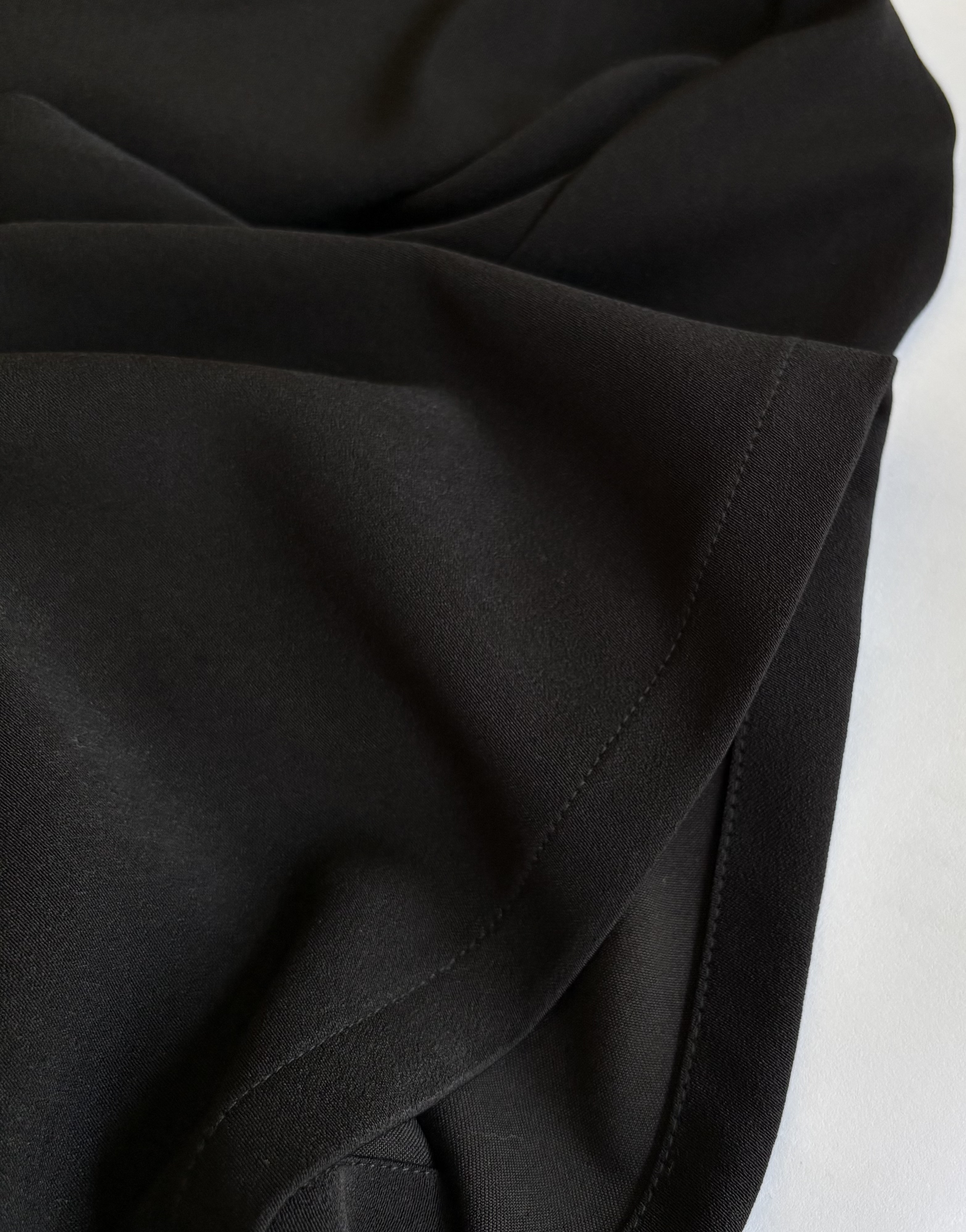 大人のためのきちんと感のある上品フォーマルワンピース。ギャザー入り。Ｓ〜L。送料無料