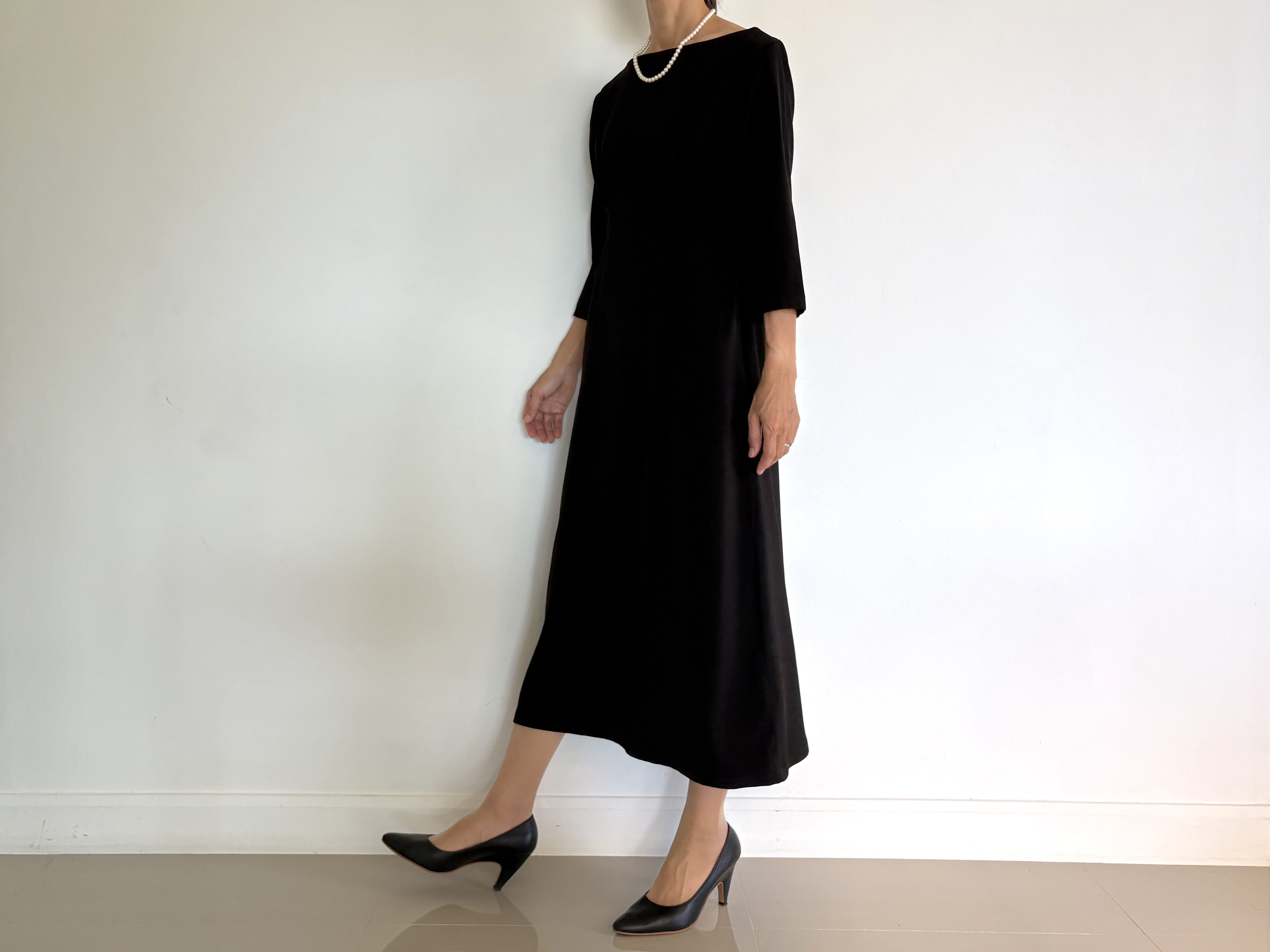 大人のためのきちんと感のある上品フォーマルワンピース。ギャザー入り。Ｓ〜L。送料無料