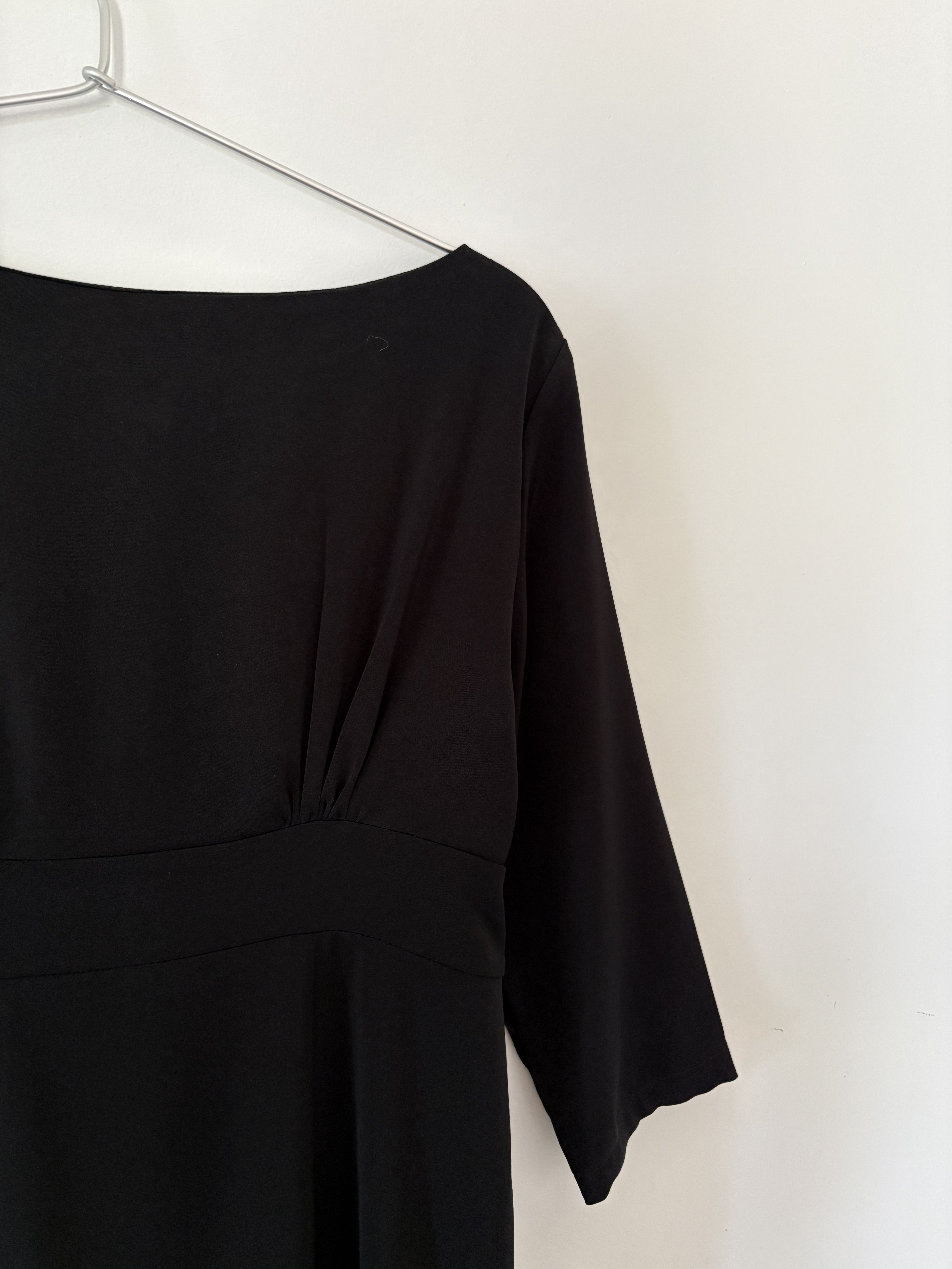 大人のためのきちんと感のある上品フォーマルワンピース。ギャザー入り。Ｓ〜L。送料無料