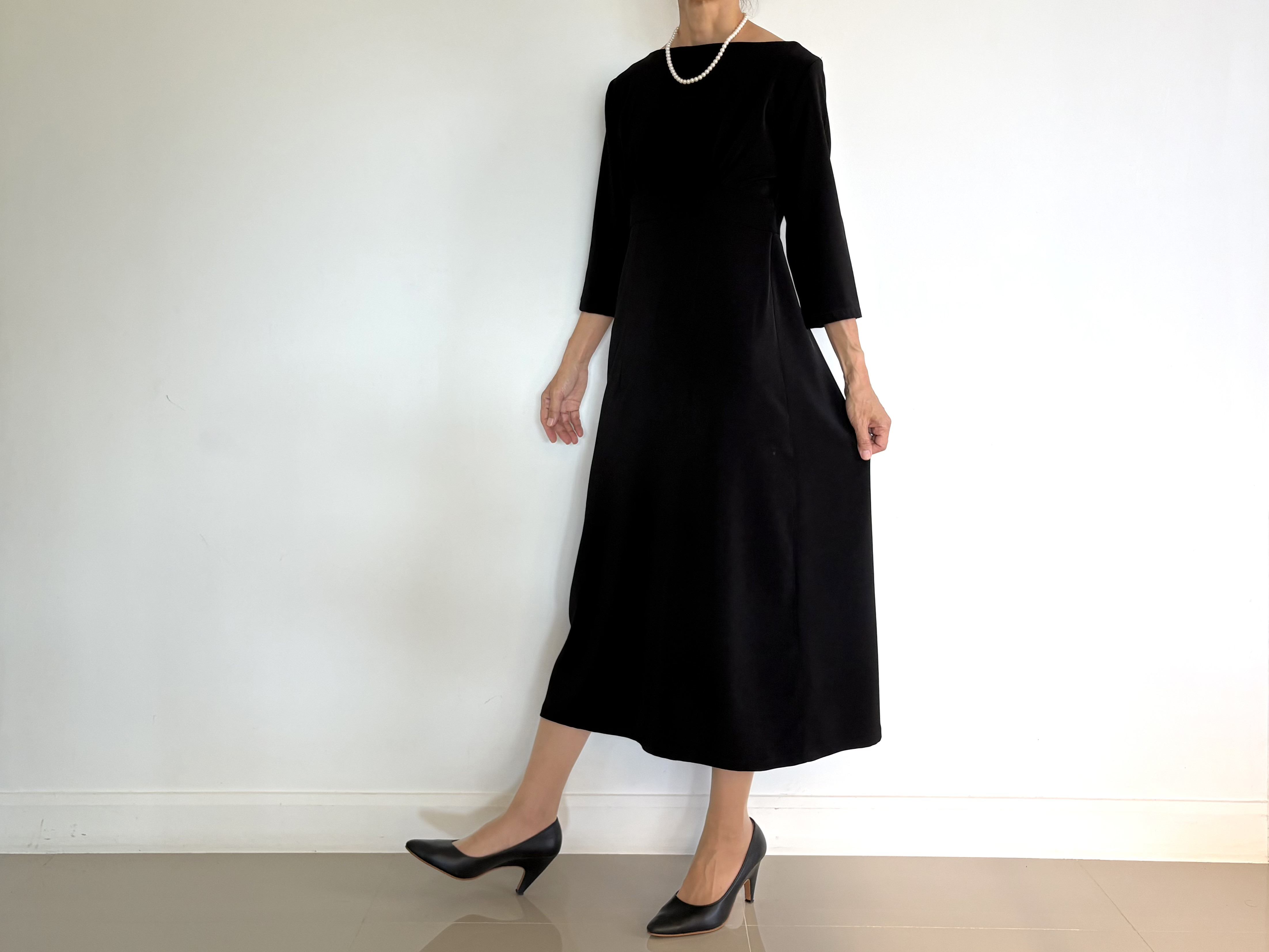 大人のためのきちんと感のある上品フォーマルワンピース。ギャザー入り。Ｓ〜L。送料無料