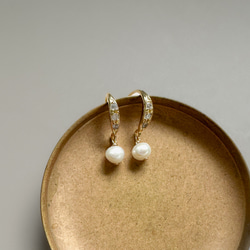 【新作2026】淡水パールと煌めくジルコニアのミニピアス  /金具変更可（イヤリング・シルバーカラーあり）フォーマルにも 4枚目の画像