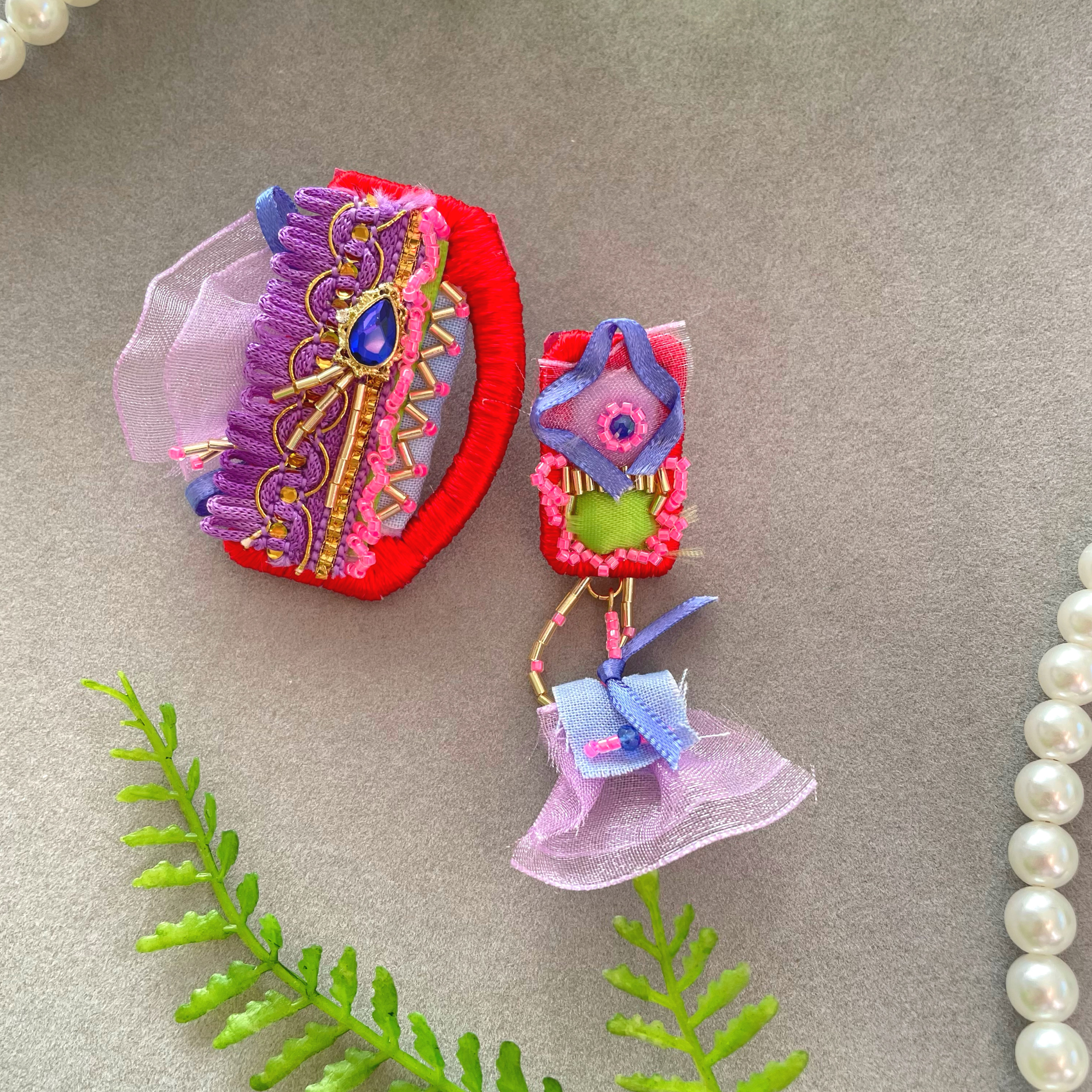 刺繡ピアス＊アシメときめきレッド／アレルギー対応