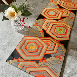 帯のタペストリー 漆黒に金色の扇と蝶2 着物リメイク インテリア