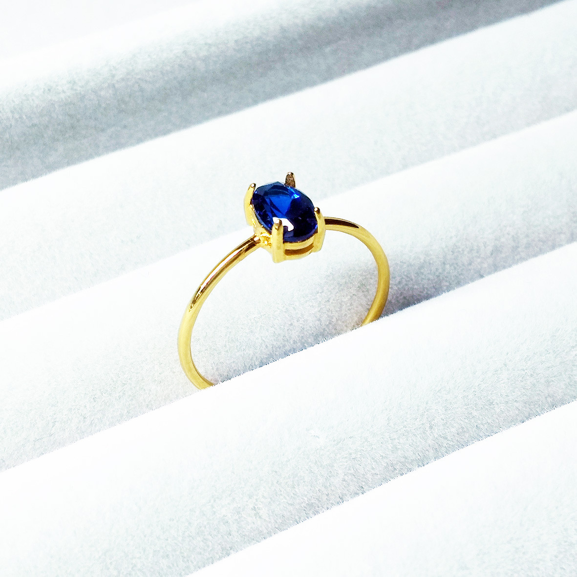 美しい輝き。ブルースピネル(オーバルカット6×4mm)の指輪　フリーサイズ有り　[送料無料]