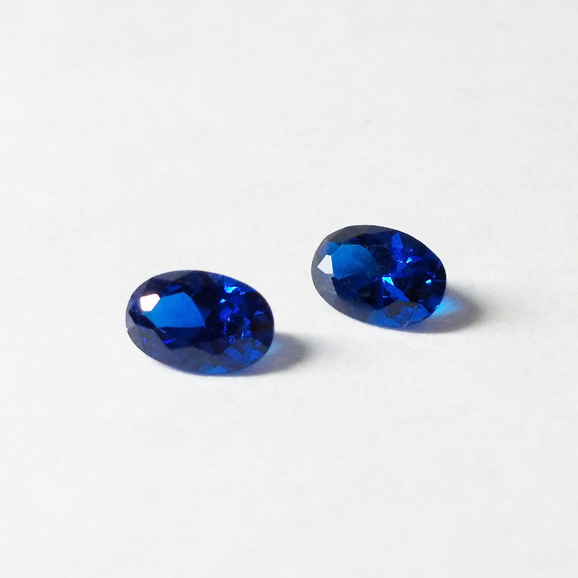 美しい輝き。ブルースピネル(オーバルカット6×4mm)の指輪　フリーサイズ有り　[送料無料]