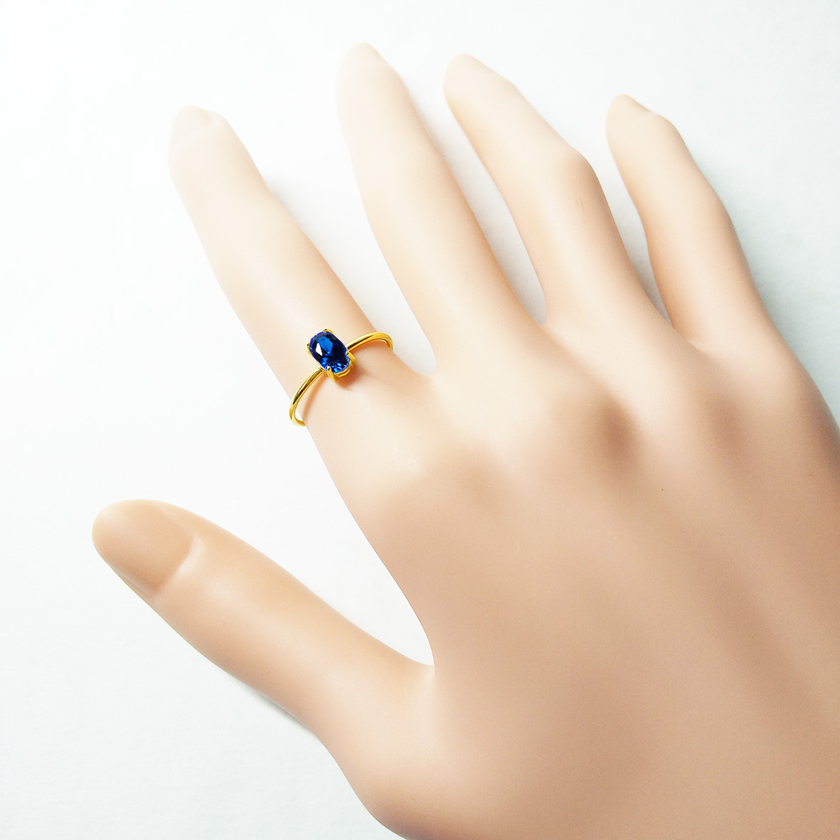 美しい輝き。ブルースピネル(オーバルカット6×4mm)の指輪　フリーサイズ有り　[送料無料]