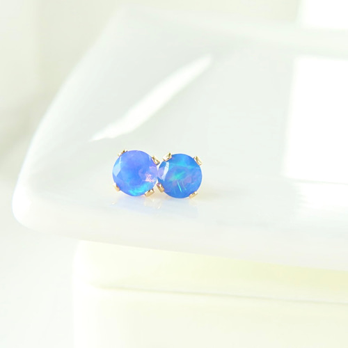 【Xmasセール】14kgfエチオピア産オパール＊ピアスNo.211 14kgf〉エチオピア産ブルーオパールのスタッドピアス(4mm) ピアス