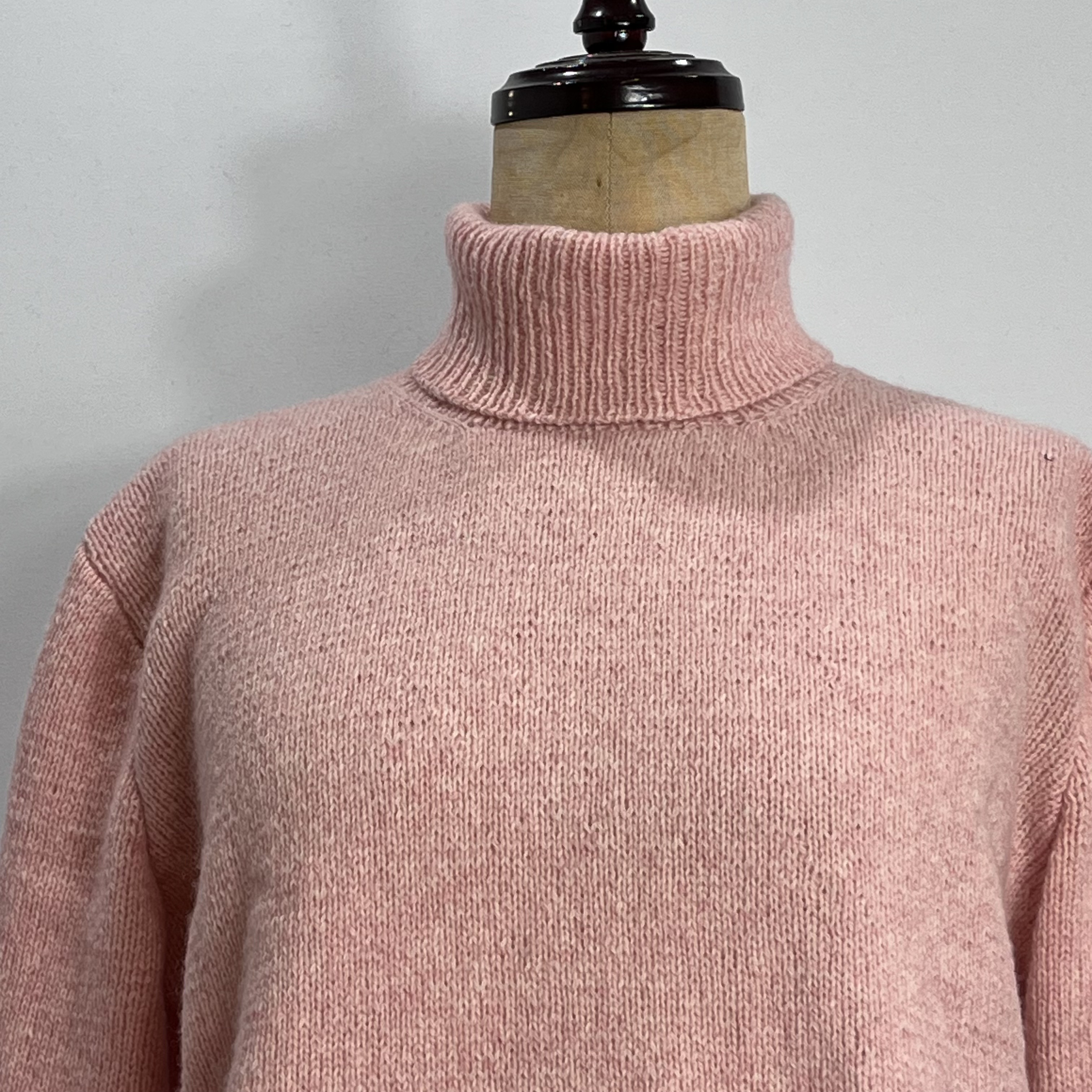 手編み：ピンクのタートルセーター