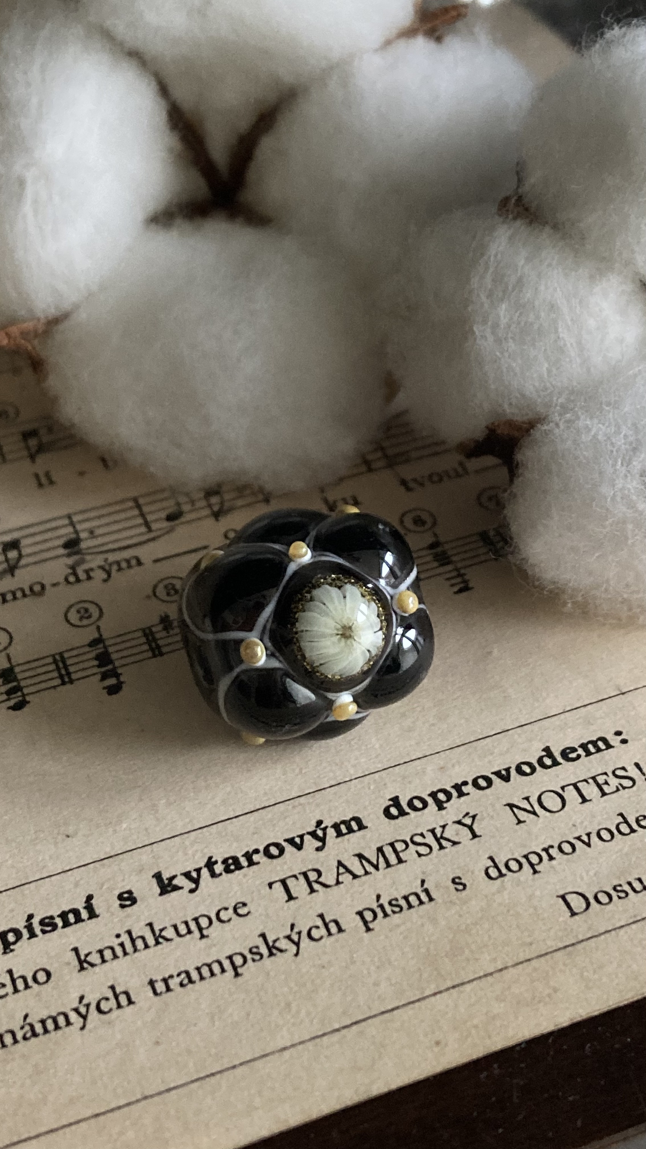 まるでキルティングのようなとんぼ玉　“Matelasséマトラッセ”