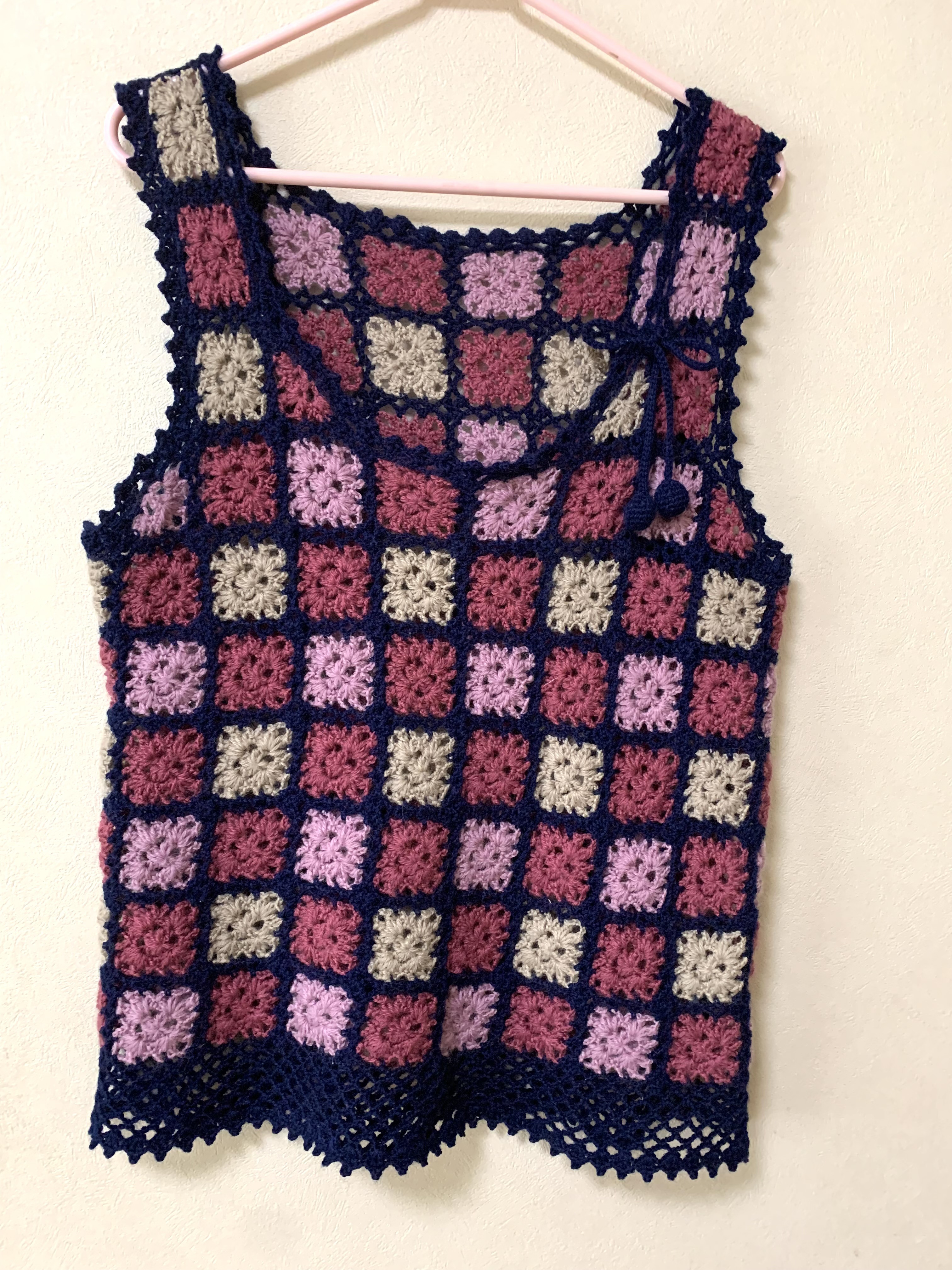 ネイビーリボンのモチーフベスト