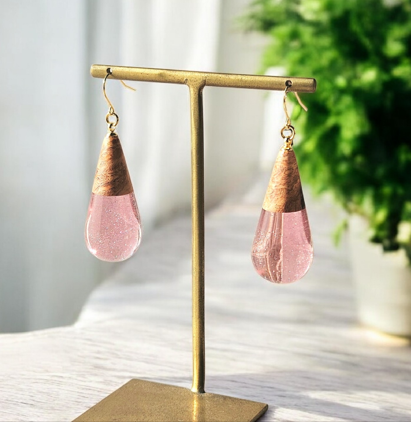 〜甘すぎない〜【花梨瘤】と淡紅のしずくウッドレジンピアス/イヤリング / 大人ナチュラル