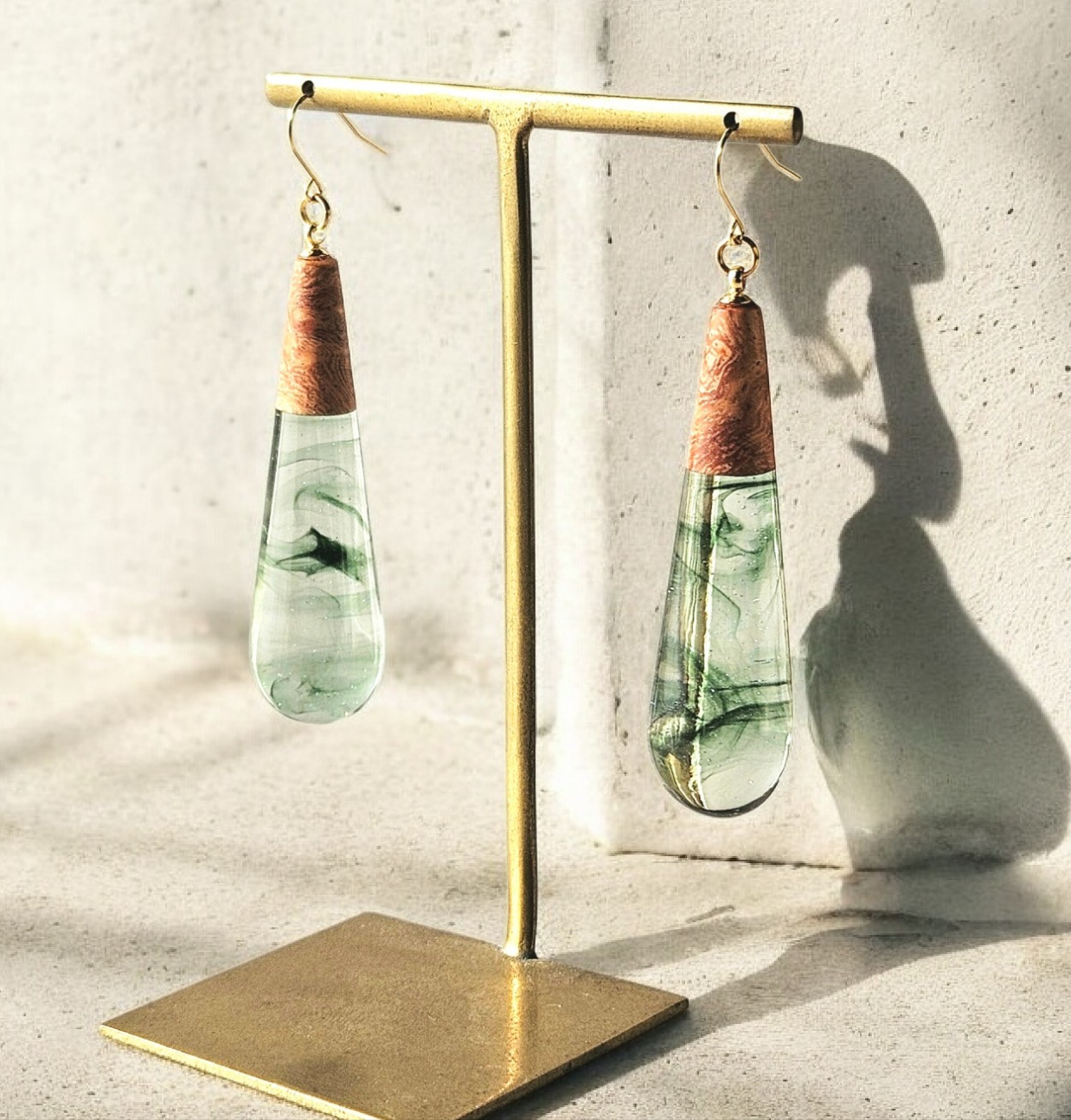 〜極上の1点もの〜【花梨瘤】×深淵のグリーン。大人のためのウッドレジンピアス/イヤリング