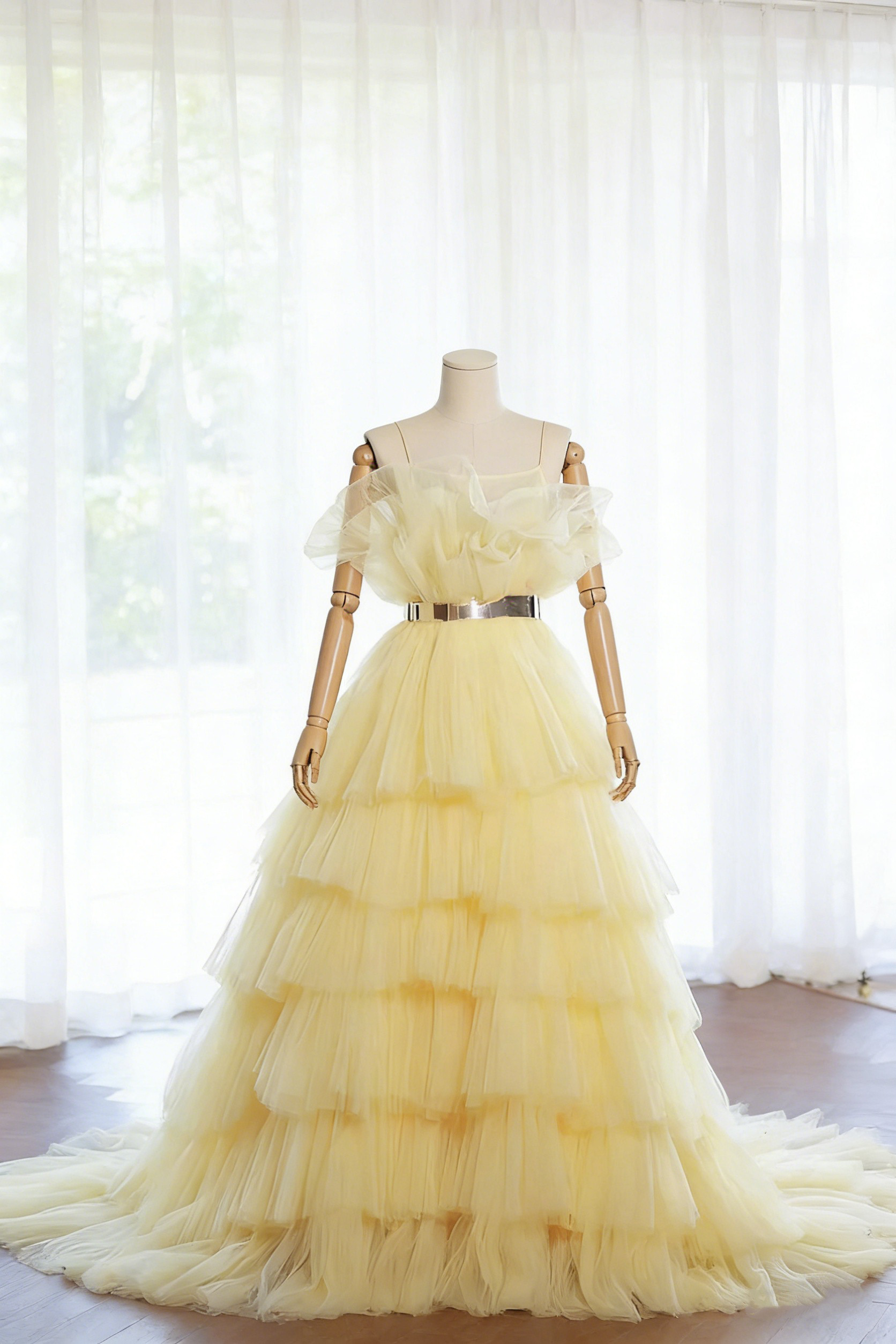 送料無料！カラードレス イエロー ティアードのドレス キャミソール プリーツドレス プリンセスライン 前撮り