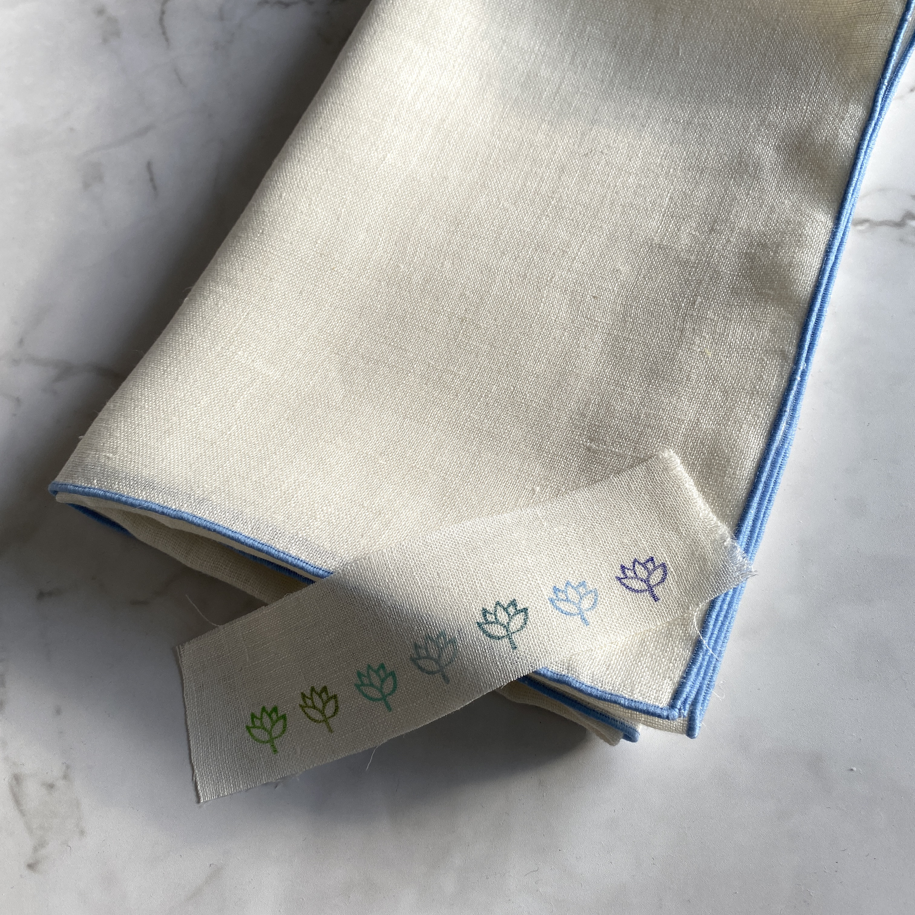 A：セミオーダー、両面リネン100%ダブルガーゼ、オフホワイトのバスタオル