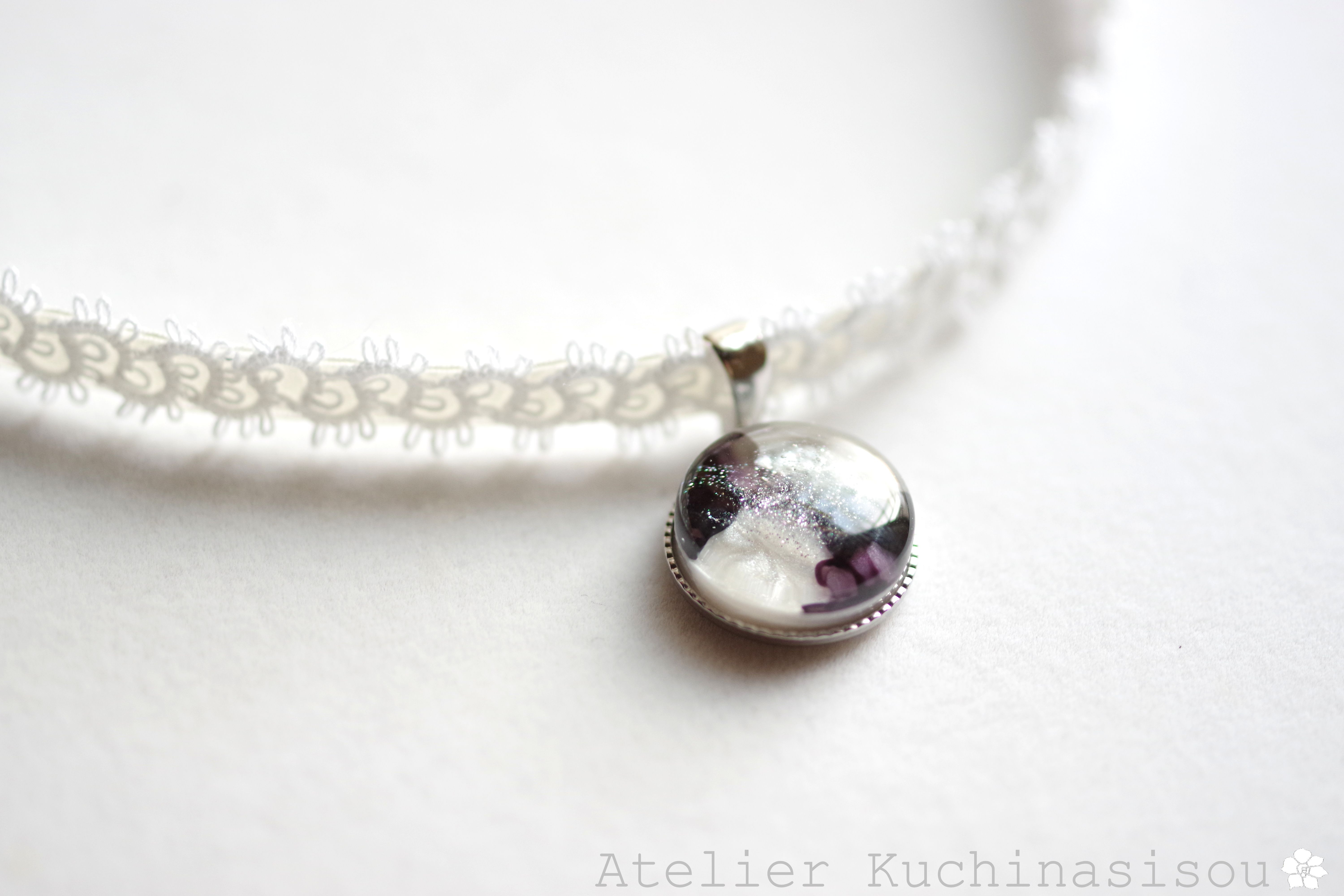 【受注製作】レジンアート　ラウンドモチーフとタティングレースとサテンリボンのチョーカー〈行方知れずの明日〉