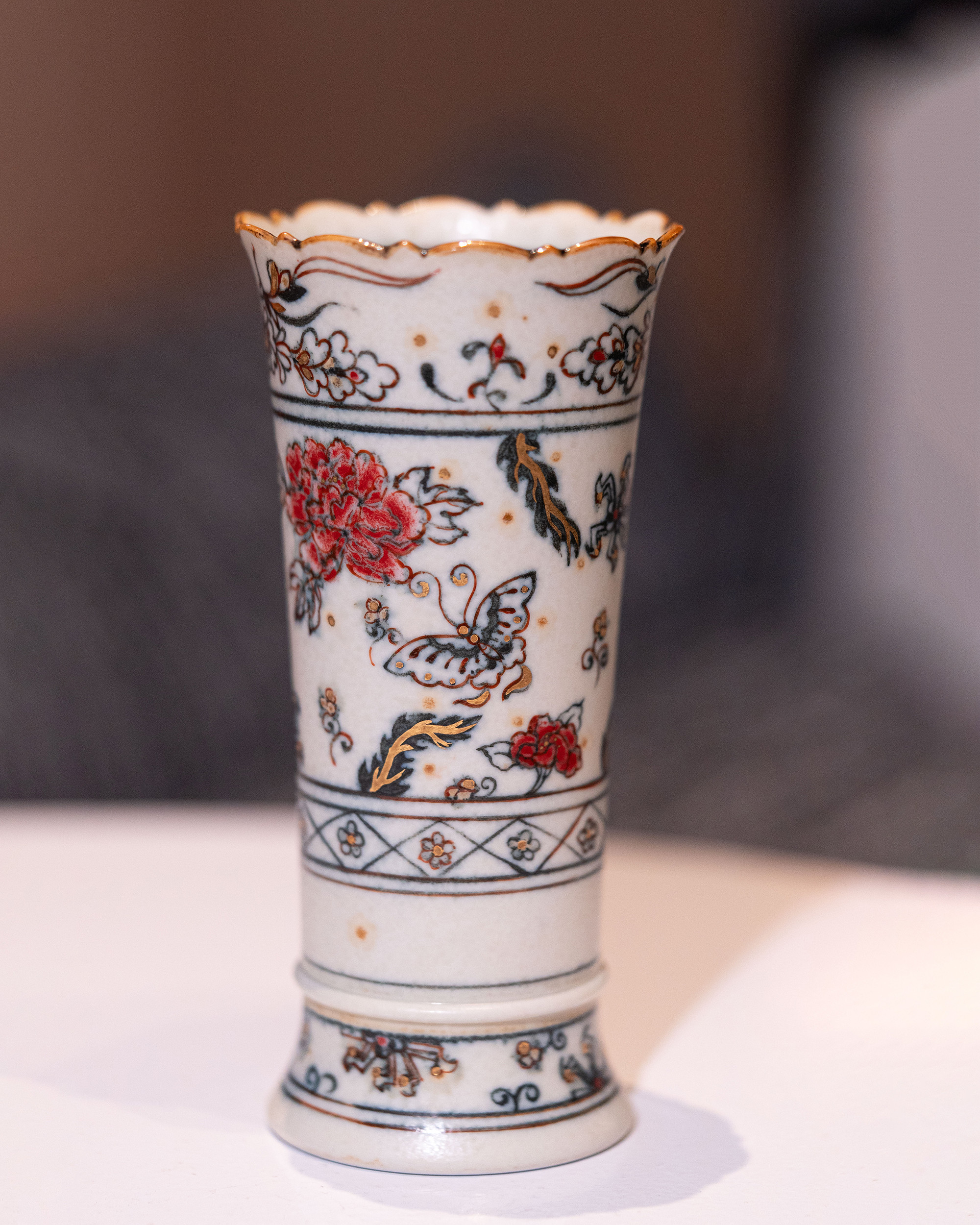 青花染付×描金「盼春」蝶恋花 花瓶｜宋風・觚形花器（花觚）｜景徳鎮ハンドメイド