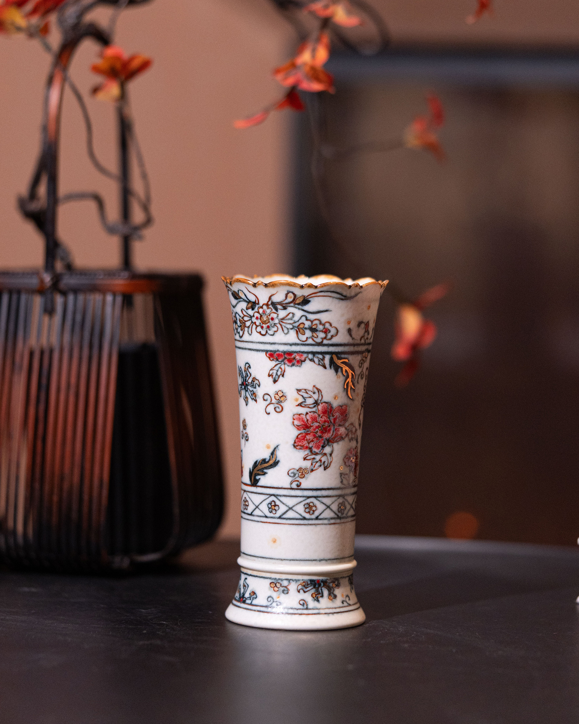 青花染付×描金「盼春」蝶恋花 花瓶｜宋風・觚形花器（花觚）｜景徳鎮ハンドメイド