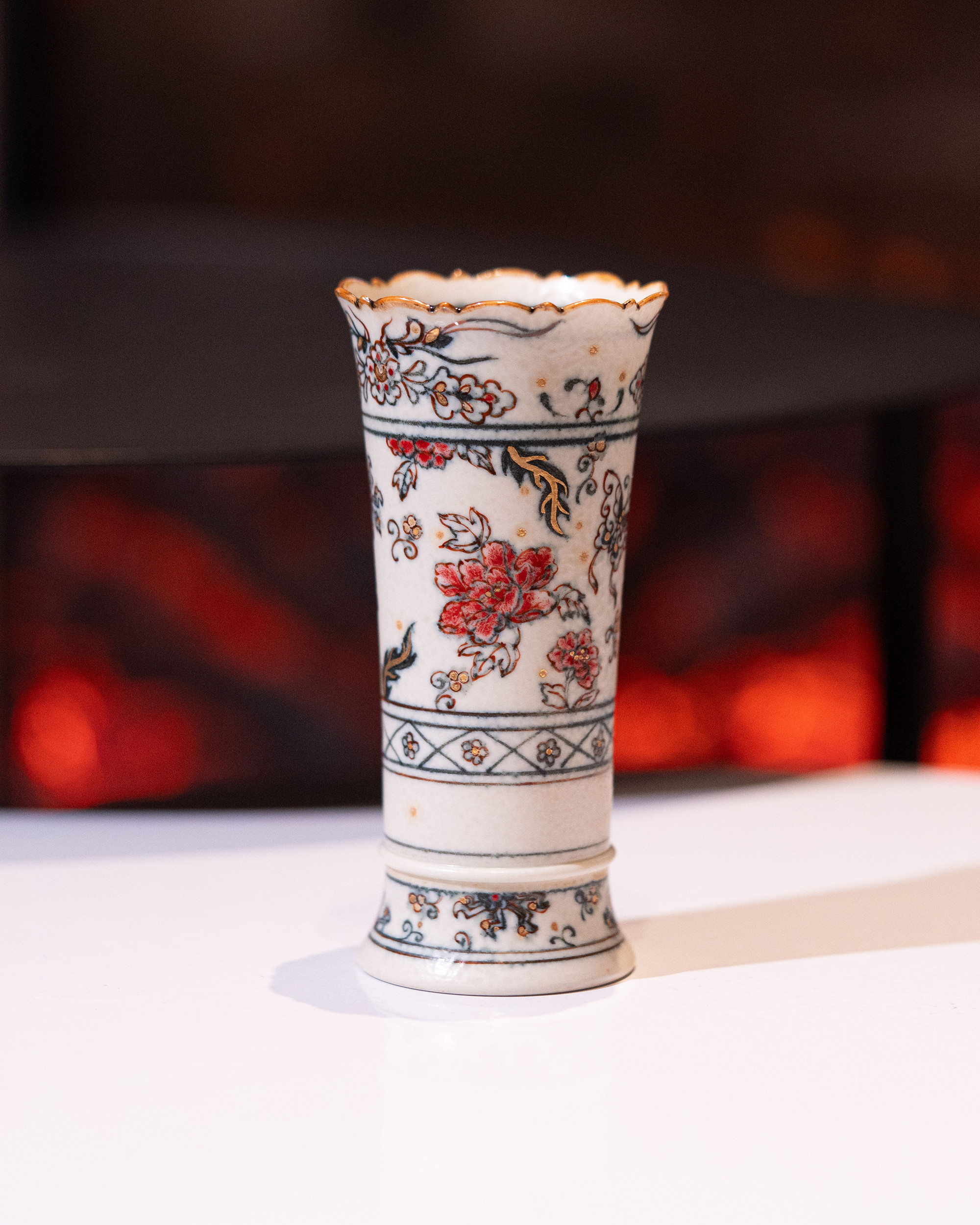 青花染付×描金「盼春」蝶恋花 花瓶｜宋風・觚形花器（花觚）｜景徳鎮ハンドメイド